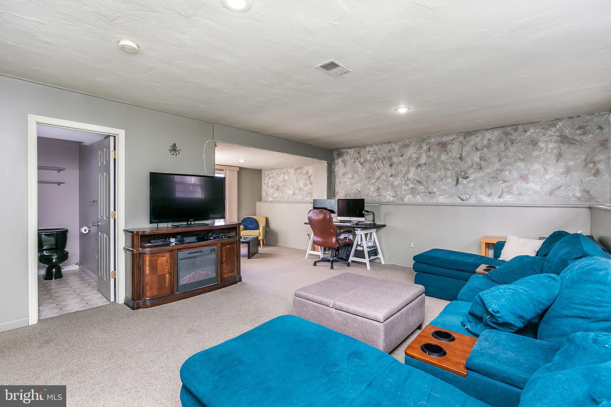 MANHAVEN MANOR - Residential