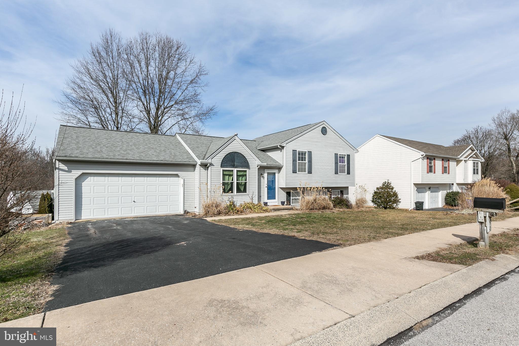 MANHAVEN MANOR - Residential