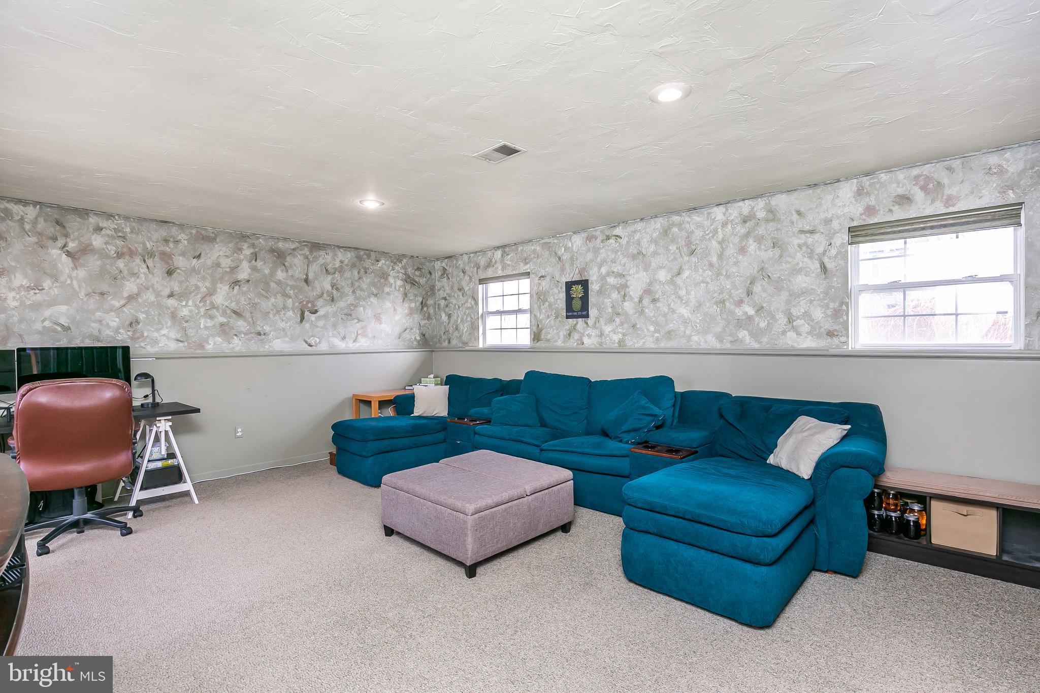 MANHAVEN MANOR - Residential