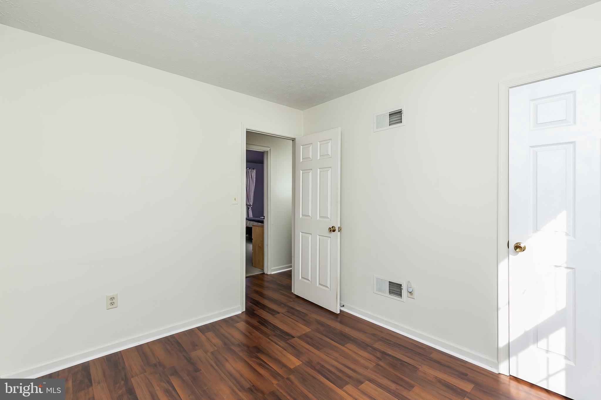 MANHAVEN MANOR - Residential