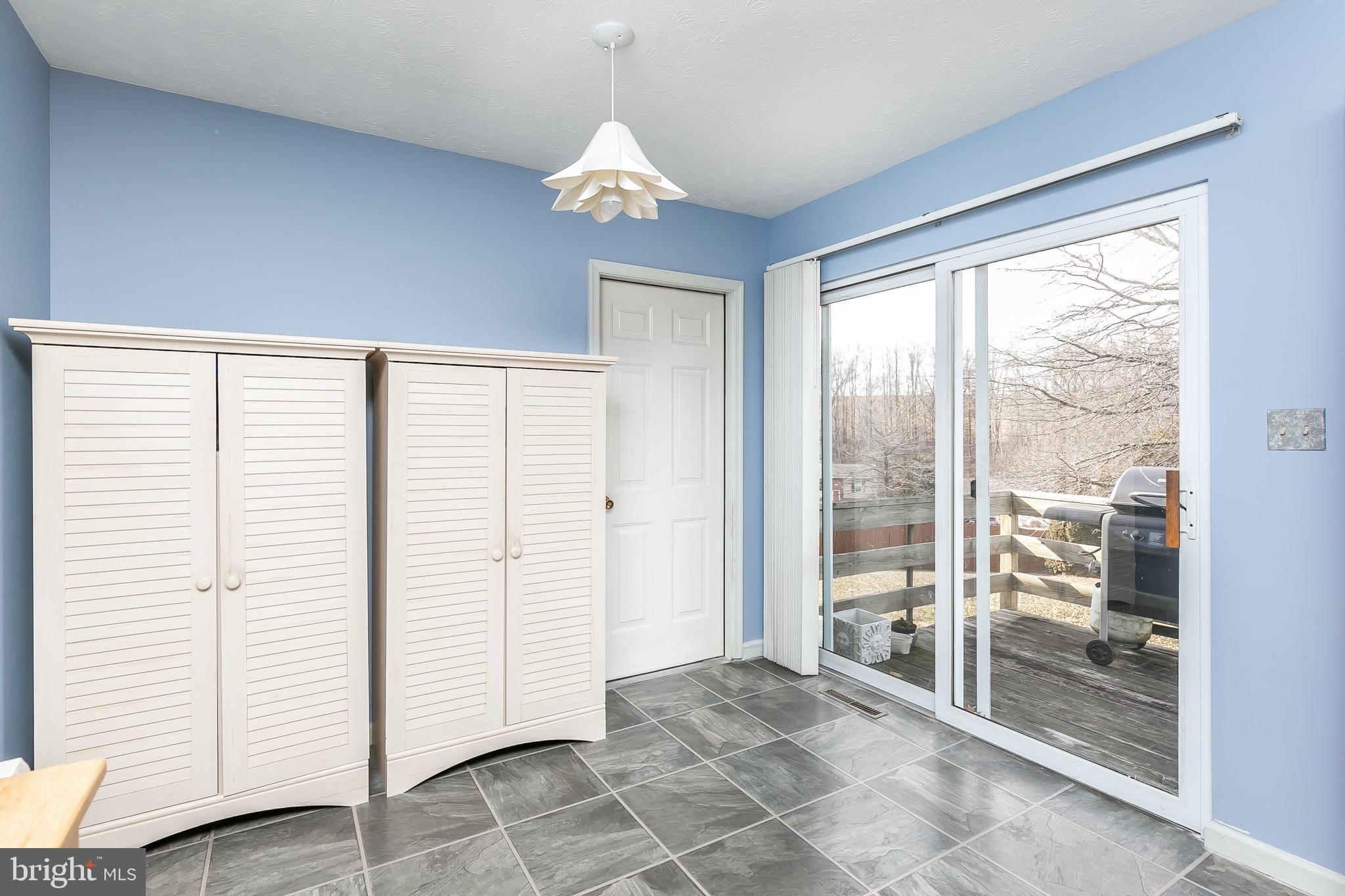 MANHAVEN MANOR - Residential