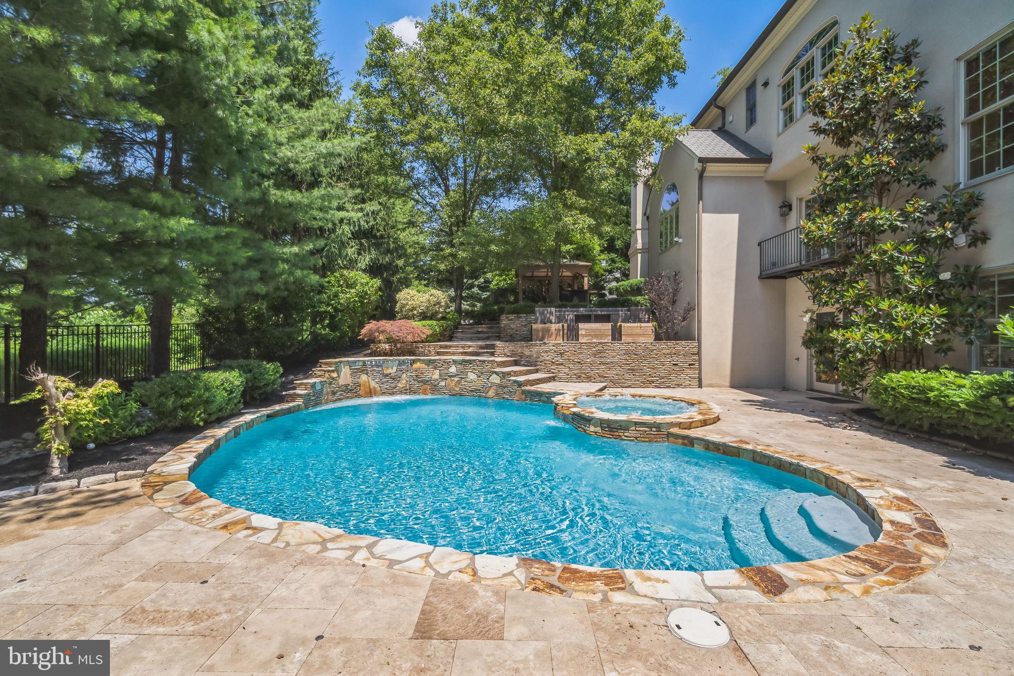 STONEGATE - Residential