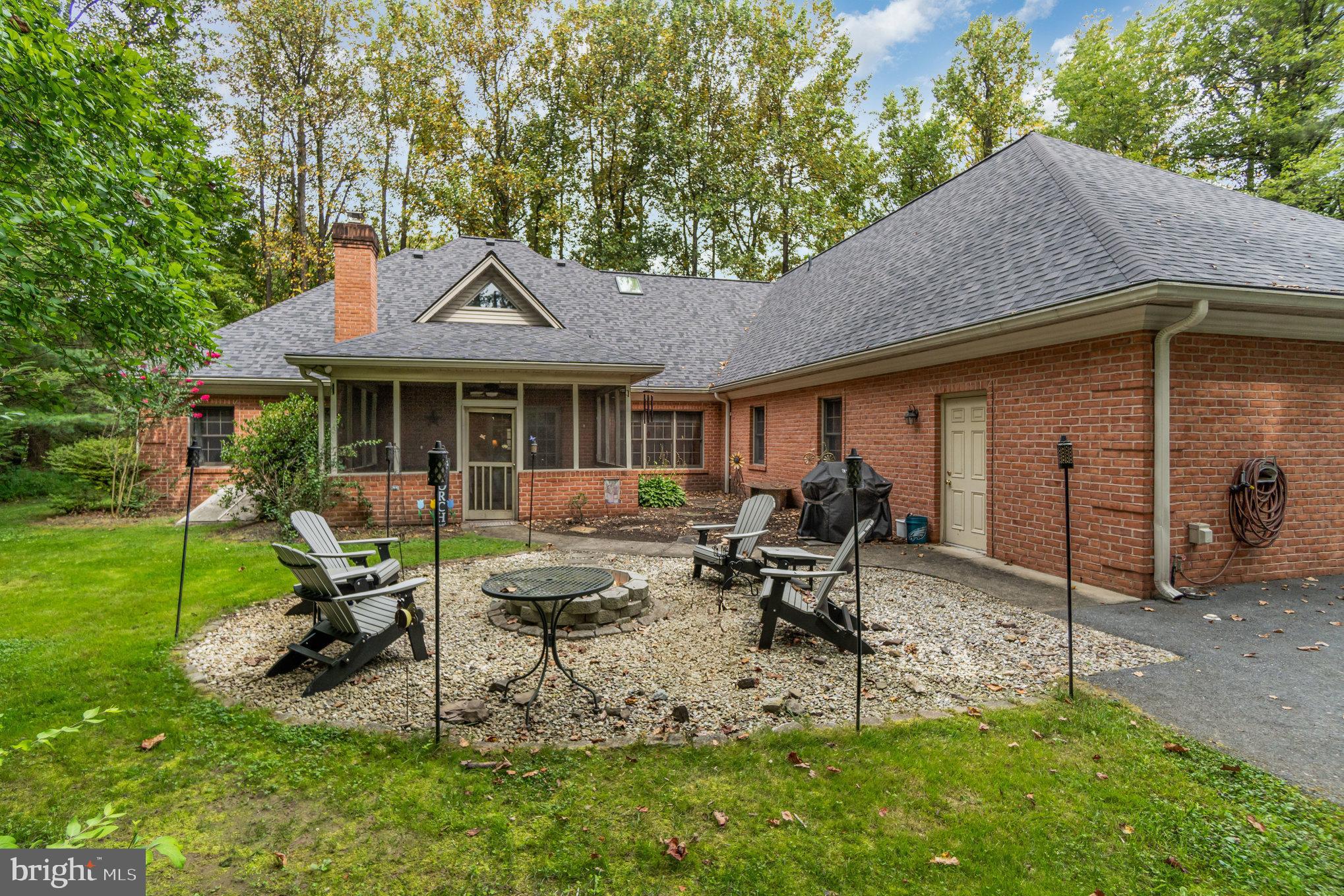 4007 PINE NEEDLES DRIVE