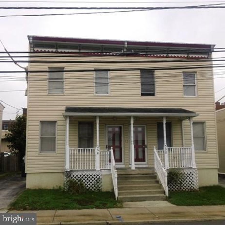 A very spacious studio apartment located two blocks away from the heart of Phoenixville nightlife! A great place for those looking to be in Phoenixville within walking distance of many local shops, restaurants and bars. Unit comes with two ceiling fans, a built-in A/C wall unit, newer full-sized gas range and private laundry. Off street parking is available for a monthly fee otherwise it is street parking with a permit through the Borough. Small pets are okay, case by case.


*Please note, all units we manage require first month's rent, last month's rent and a security deposit equaling one month's rent. Agents are required to facilitate all communications for their clients and let them in the day of possession.