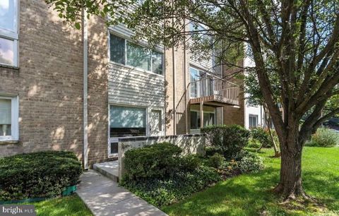 Photo of 3111 UNIVERSITY BLVD W #2, KENSINGTON, MD 20895 (MLS # MDMC2102882)
