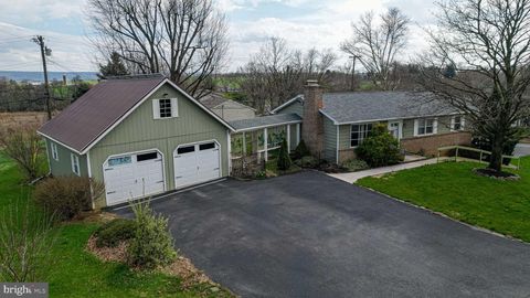 Homes For Sale - 824 Fox Meadow Road Rd<br/> CHAMBERSBURG, PA 17202