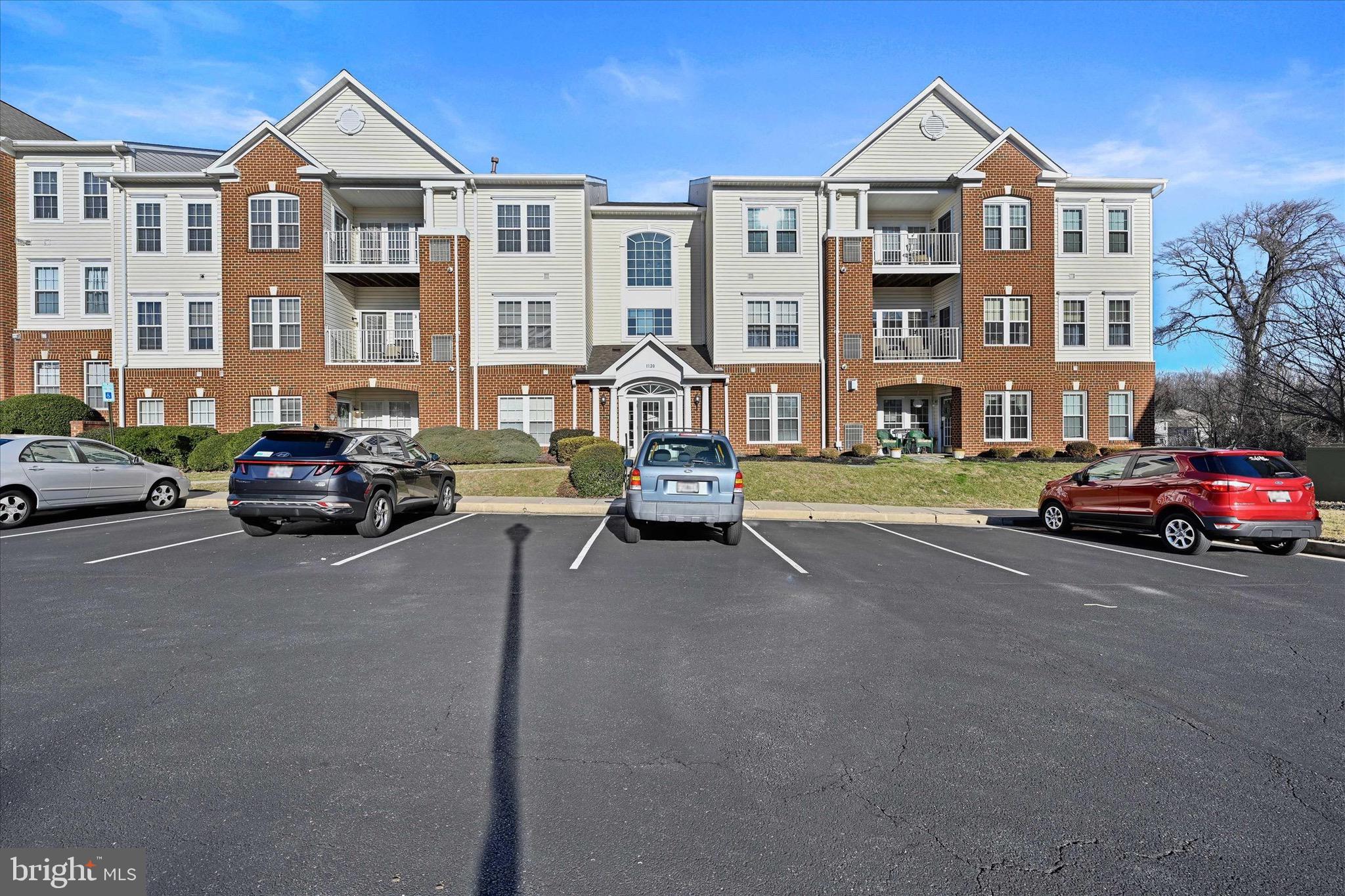 VILLAGE GREEN - Residential