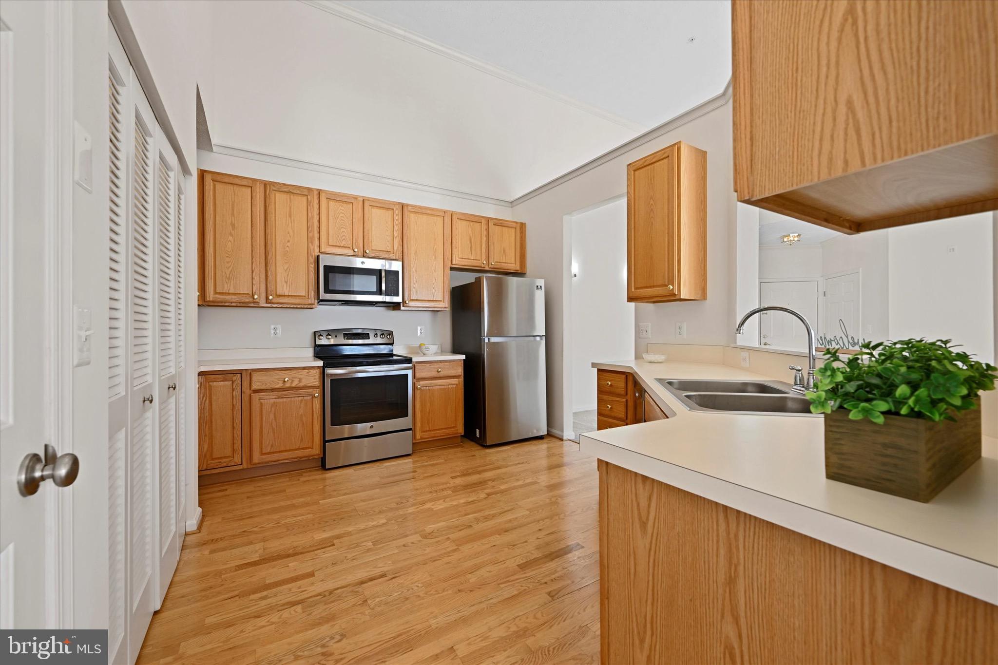 VILLAGE GREEN - Residential