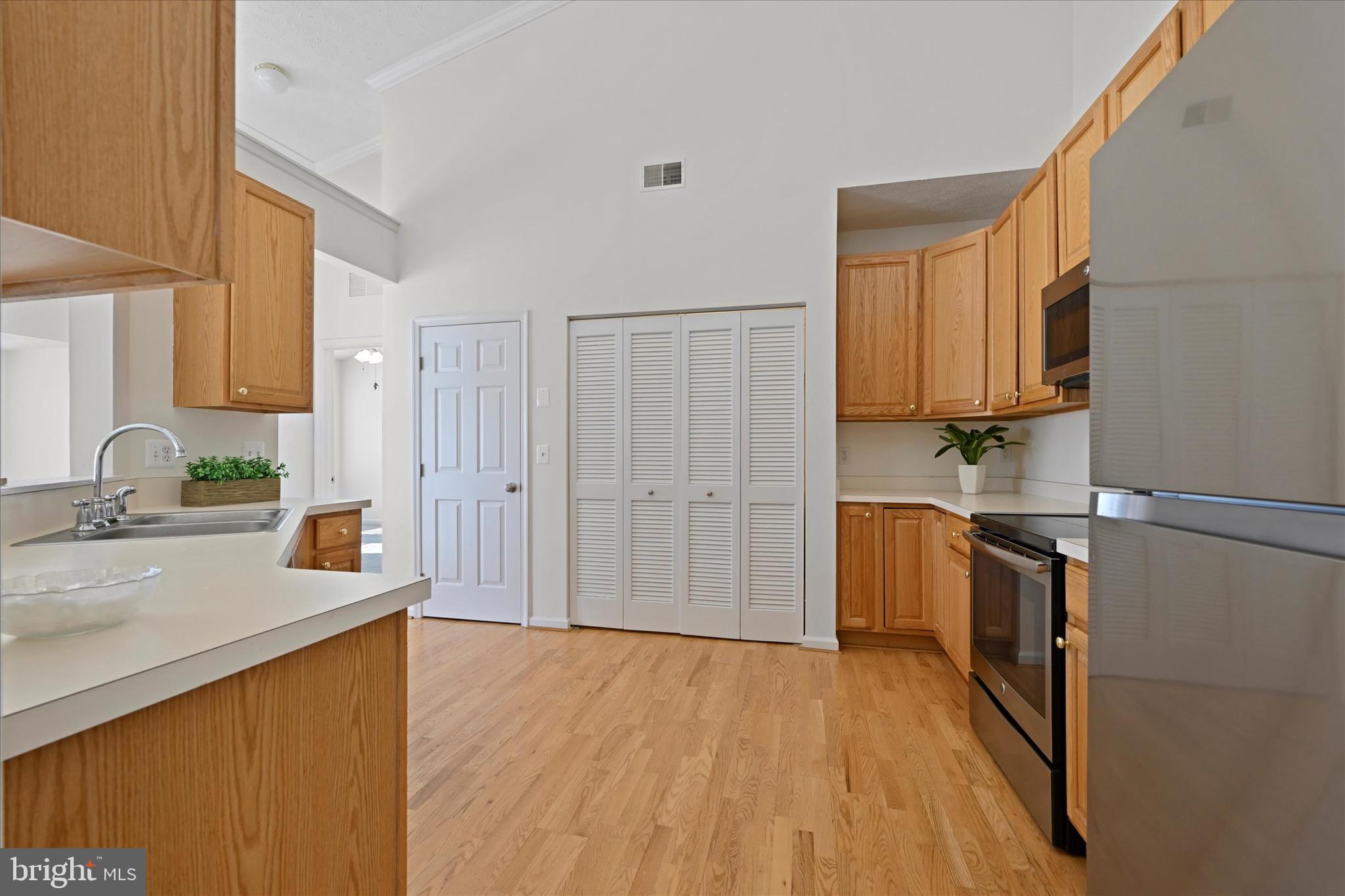 VILLAGE GREEN - Residential