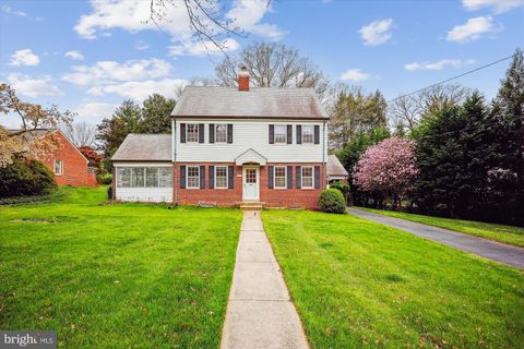 Photo of 9712 Elrod Road, Kensington, MD 20895 (MLS # MDMC2128544)