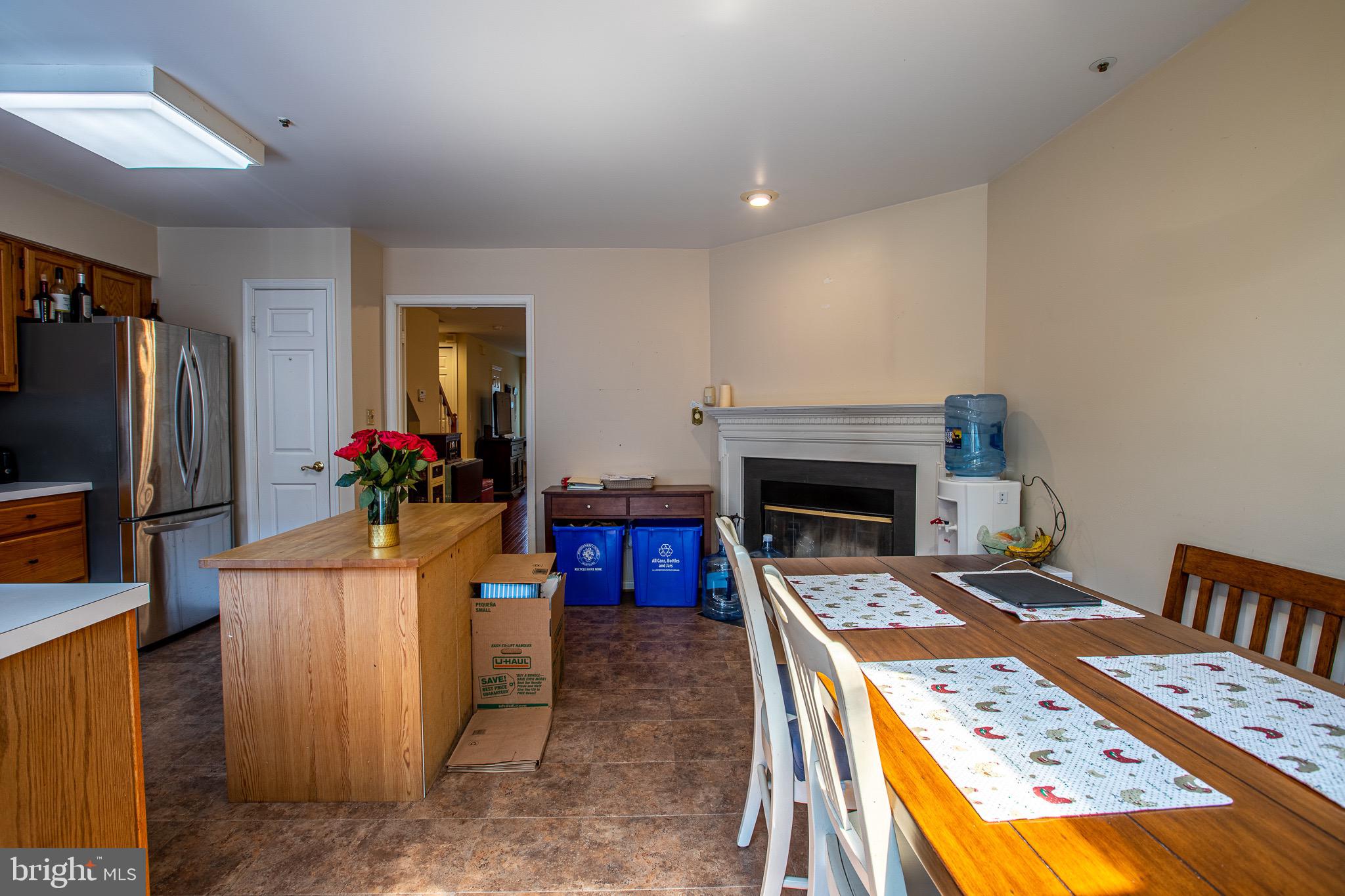 MONTGOMERY VILLAGE - Residential Lease