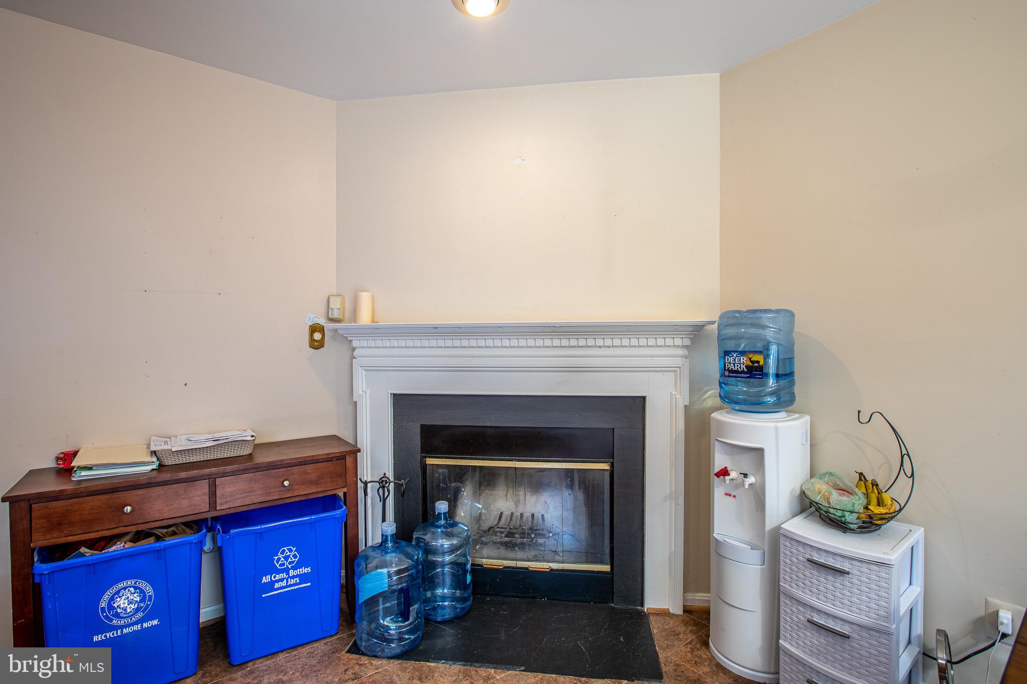 MONTGOMERY VILLAGE - Residential Lease