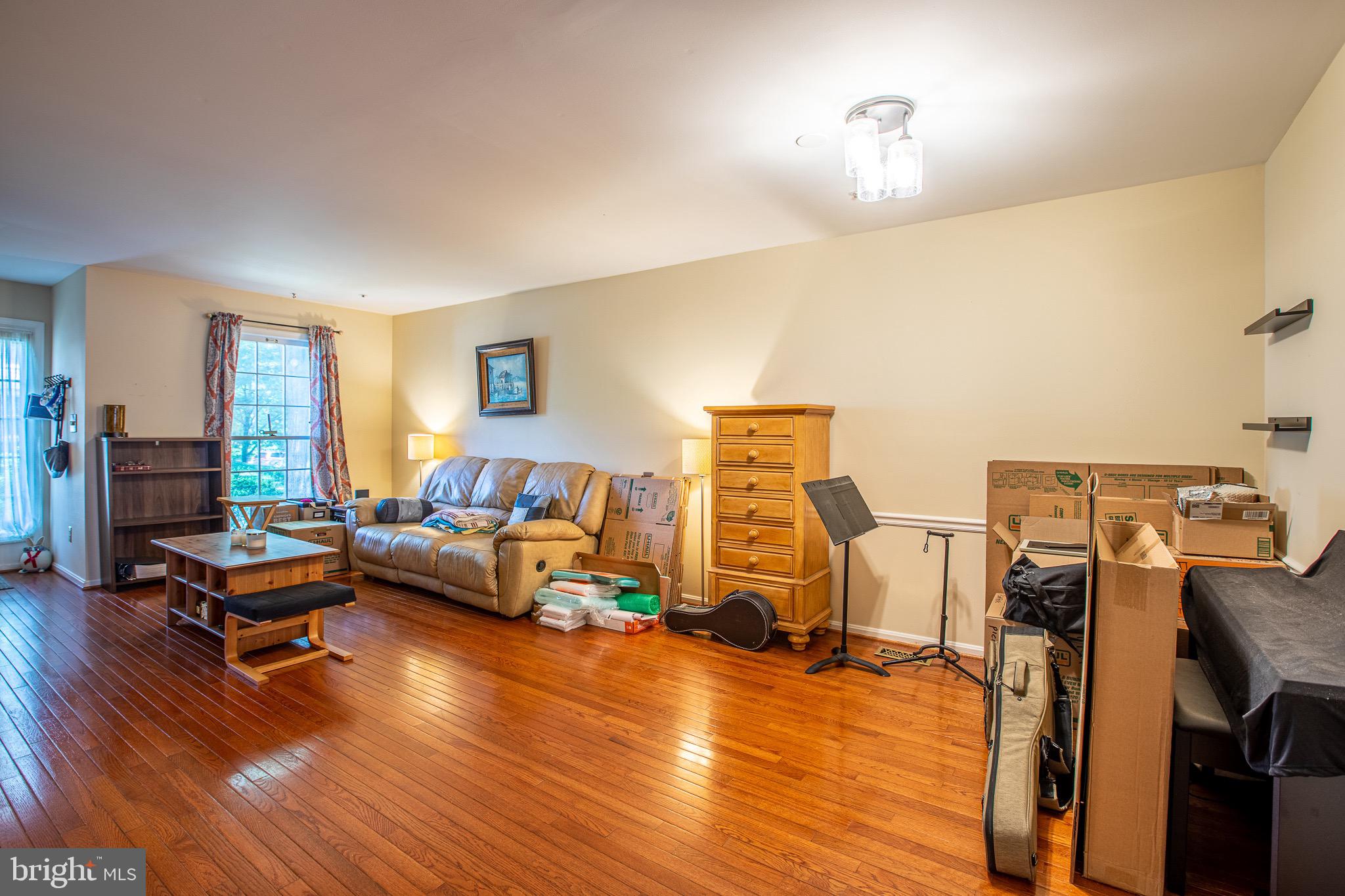 MONTGOMERY VILLAGE - Residential Lease