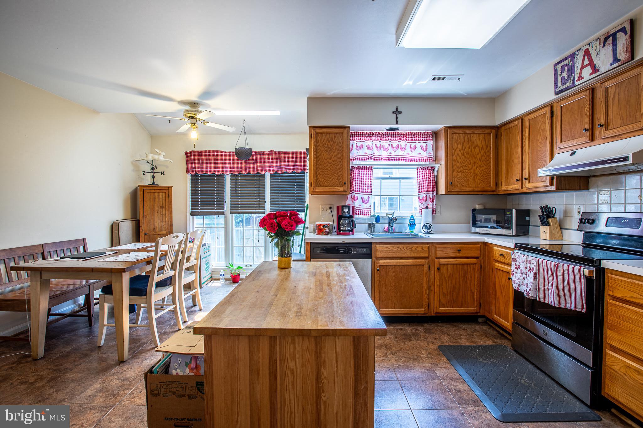 MONTGOMERY VILLAGE - Residential Lease