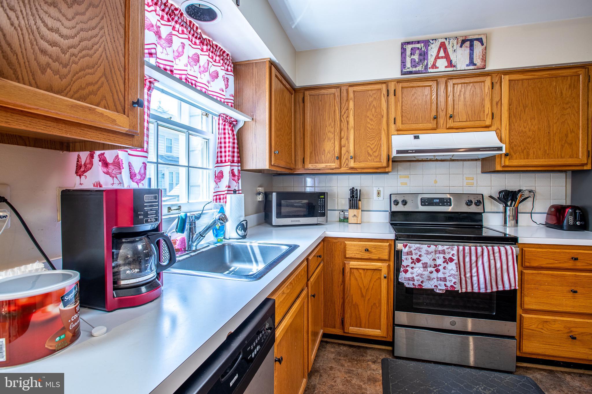 MONTGOMERY VILLAGE - Residential Lease