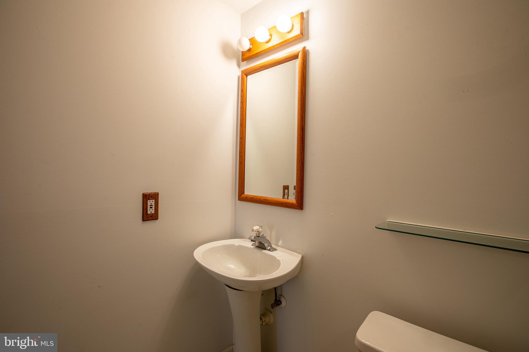 MONTGOMERY VILLAGE - Residential Lease