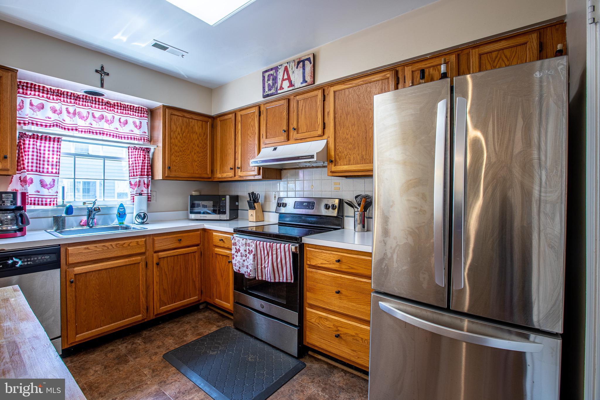 MONTGOMERY VILLAGE - Residential Lease