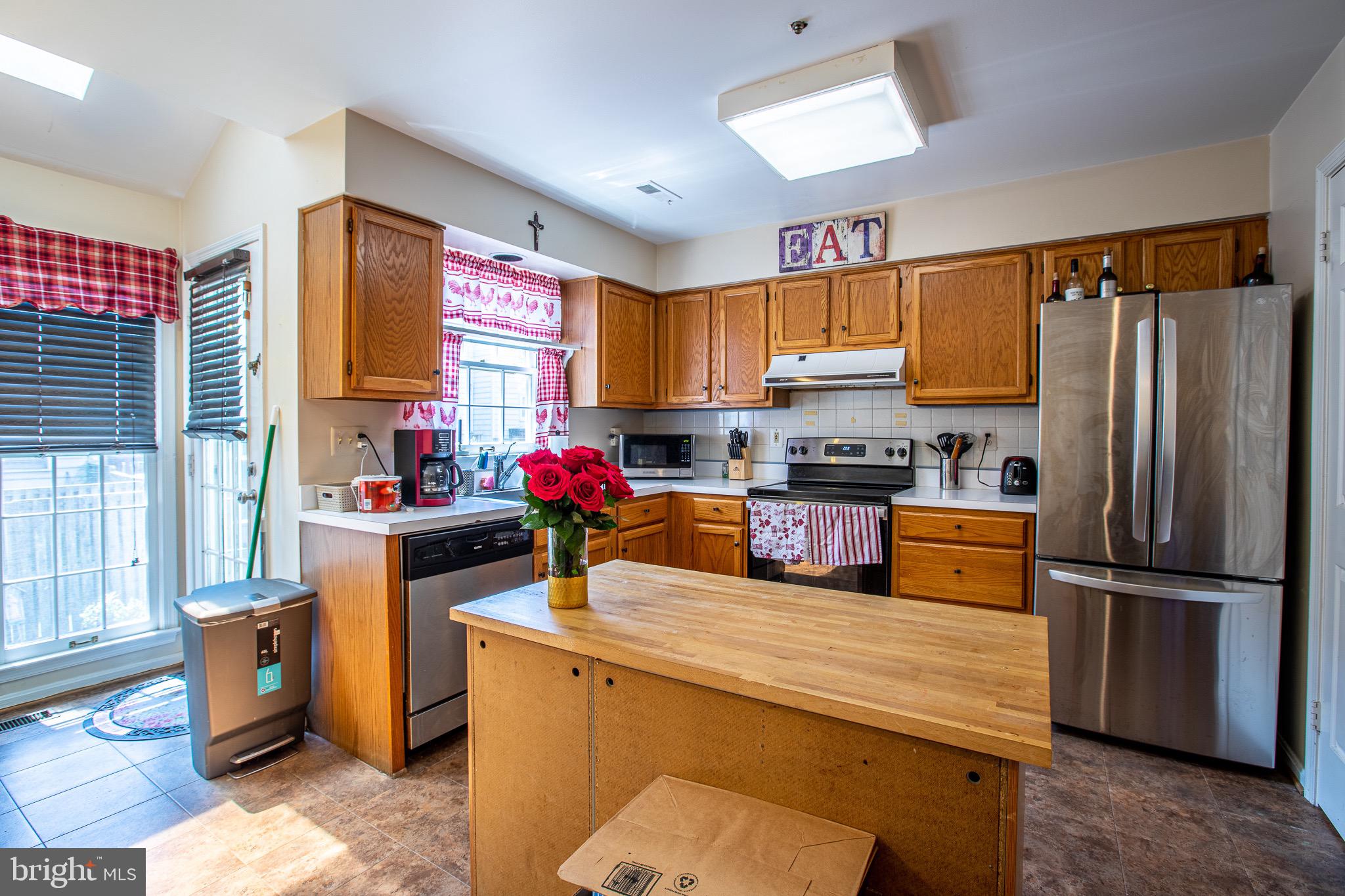 MONTGOMERY VILLAGE - Residential Lease