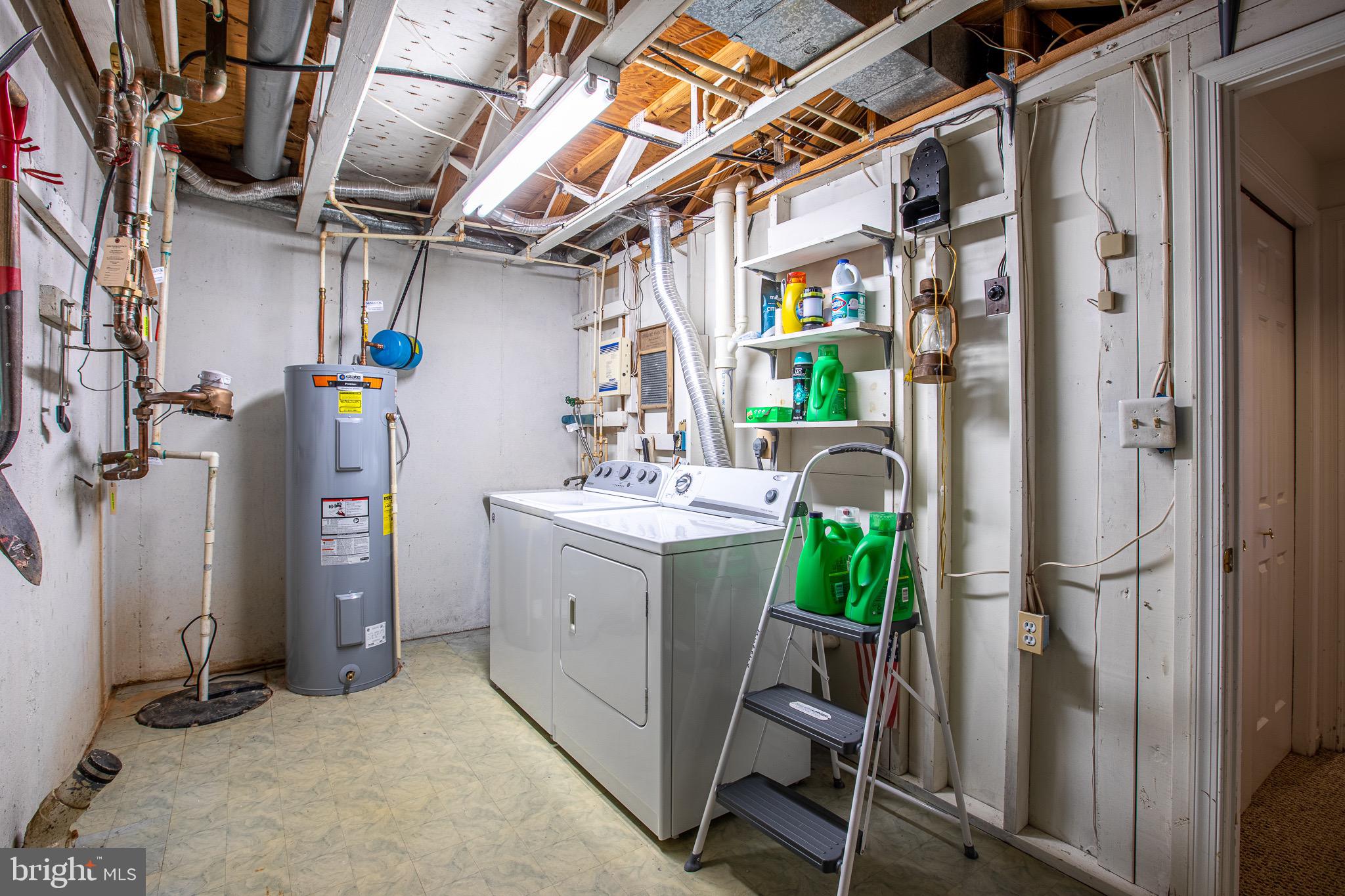 MONTGOMERY VILLAGE - Residential Lease