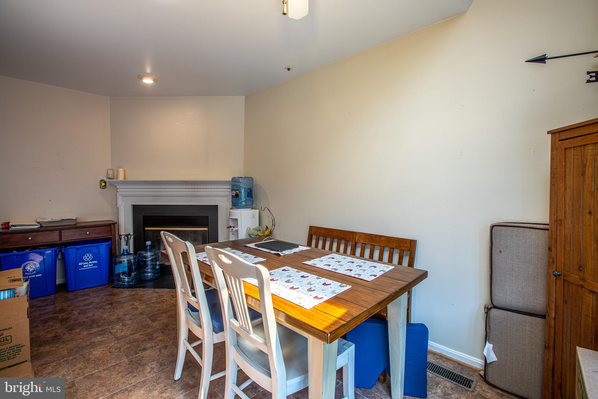 MONTGOMERY VILLAGE - Residential Lease