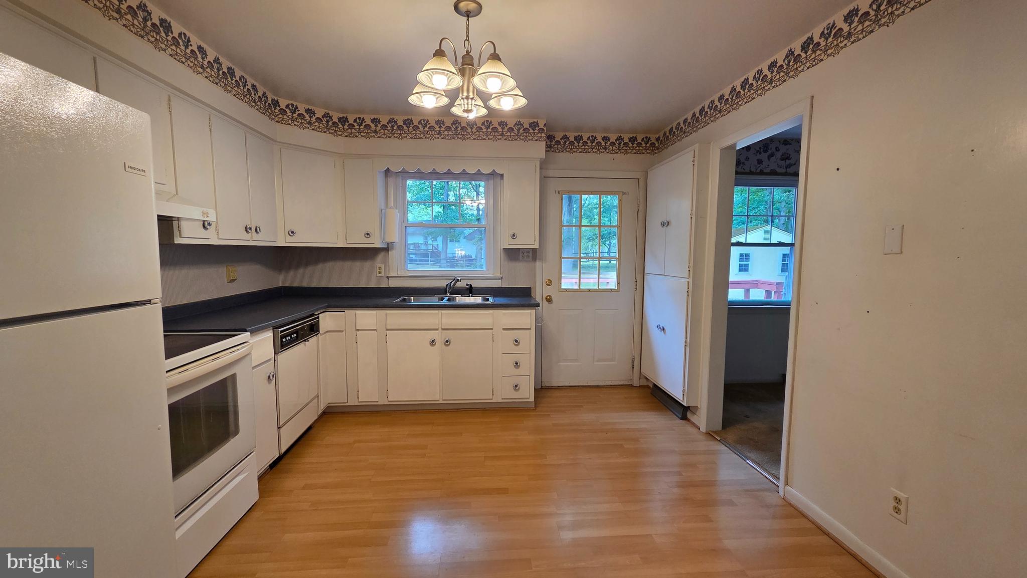 GREENVIEW KNOLLS - Residential