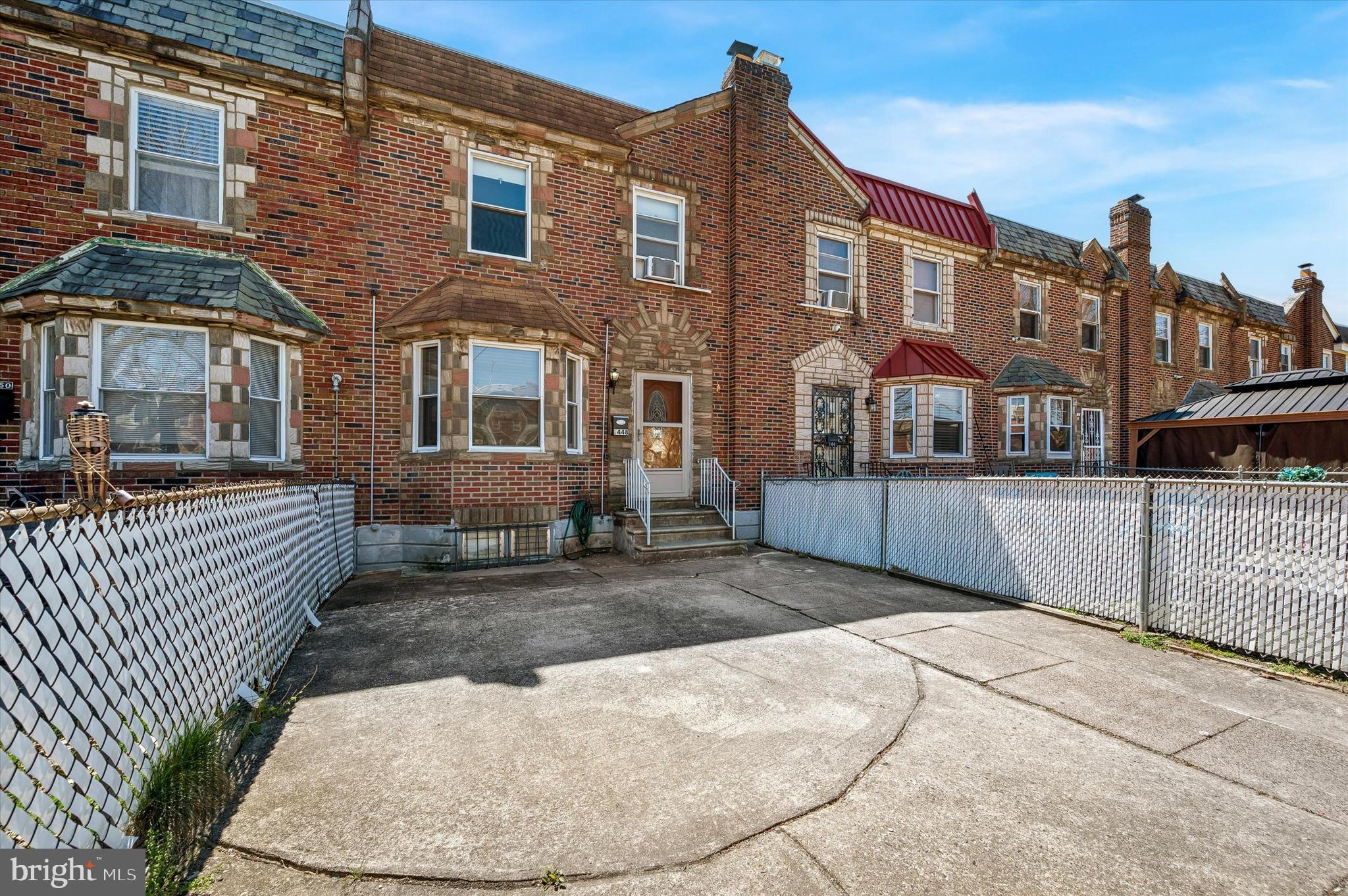 OXFORD CIRCLE - Residential