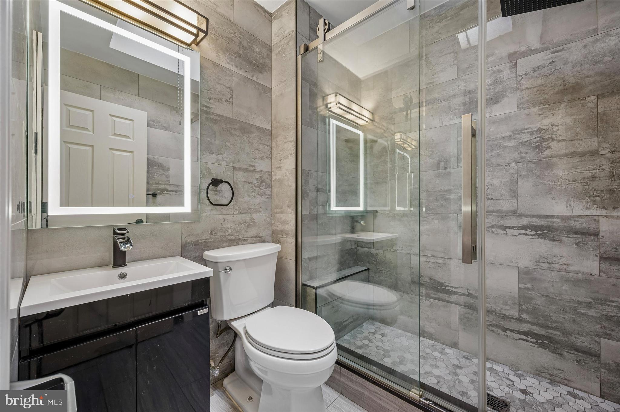 OXFORD CIRCLE - Residential