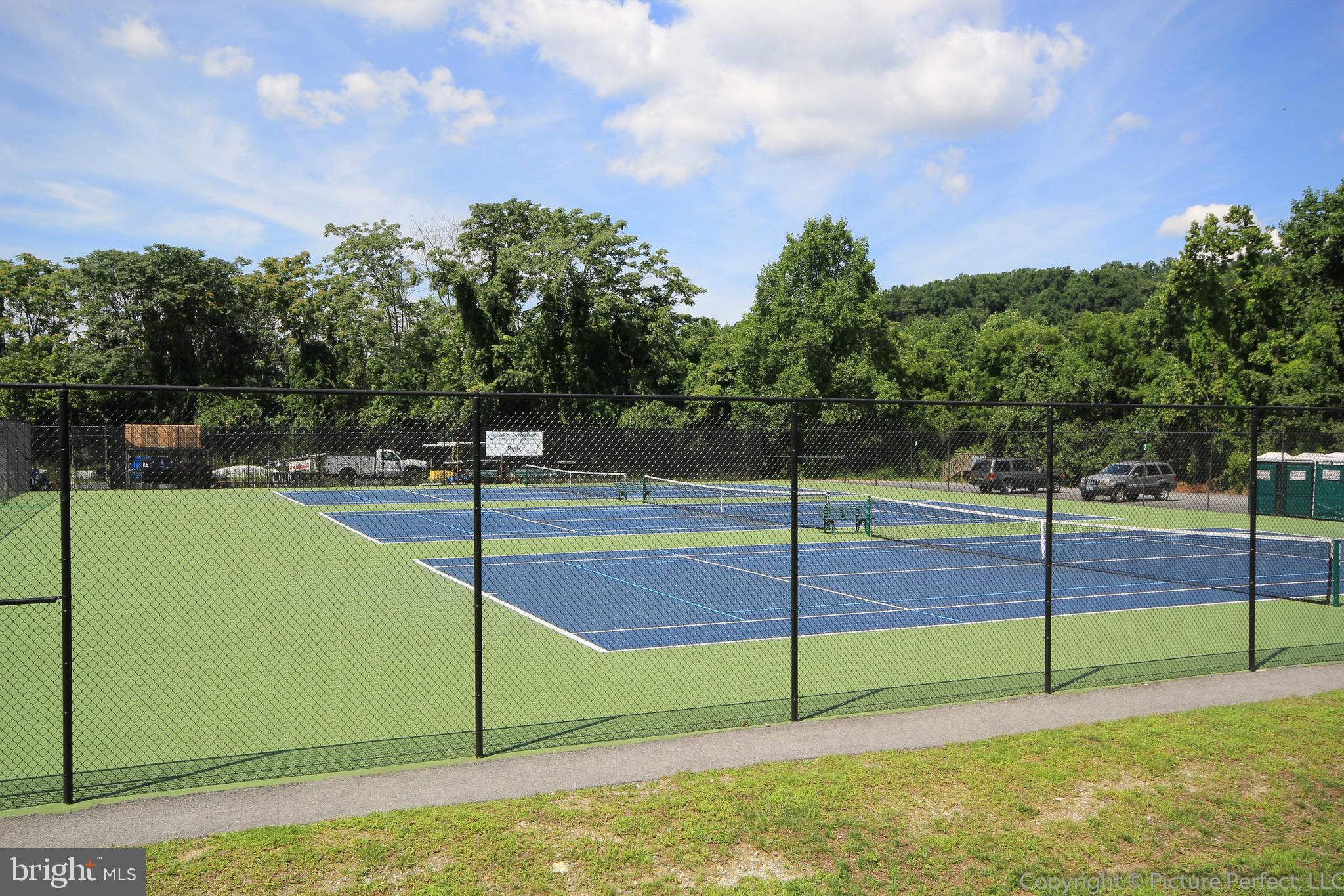 LAKE LINGANORE WOODRIDGE - Residential