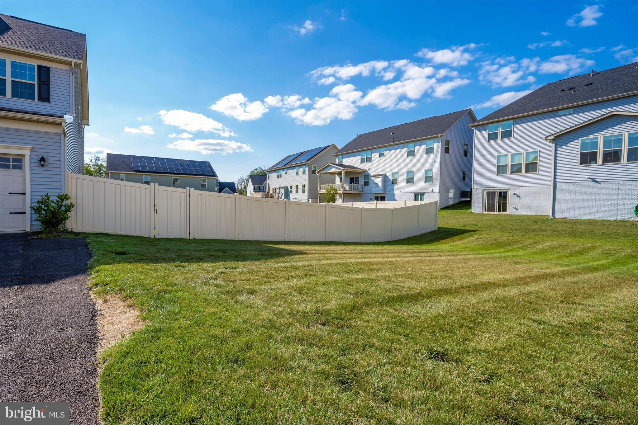 LAKE LINGANORE WOODRIDGE - Residential