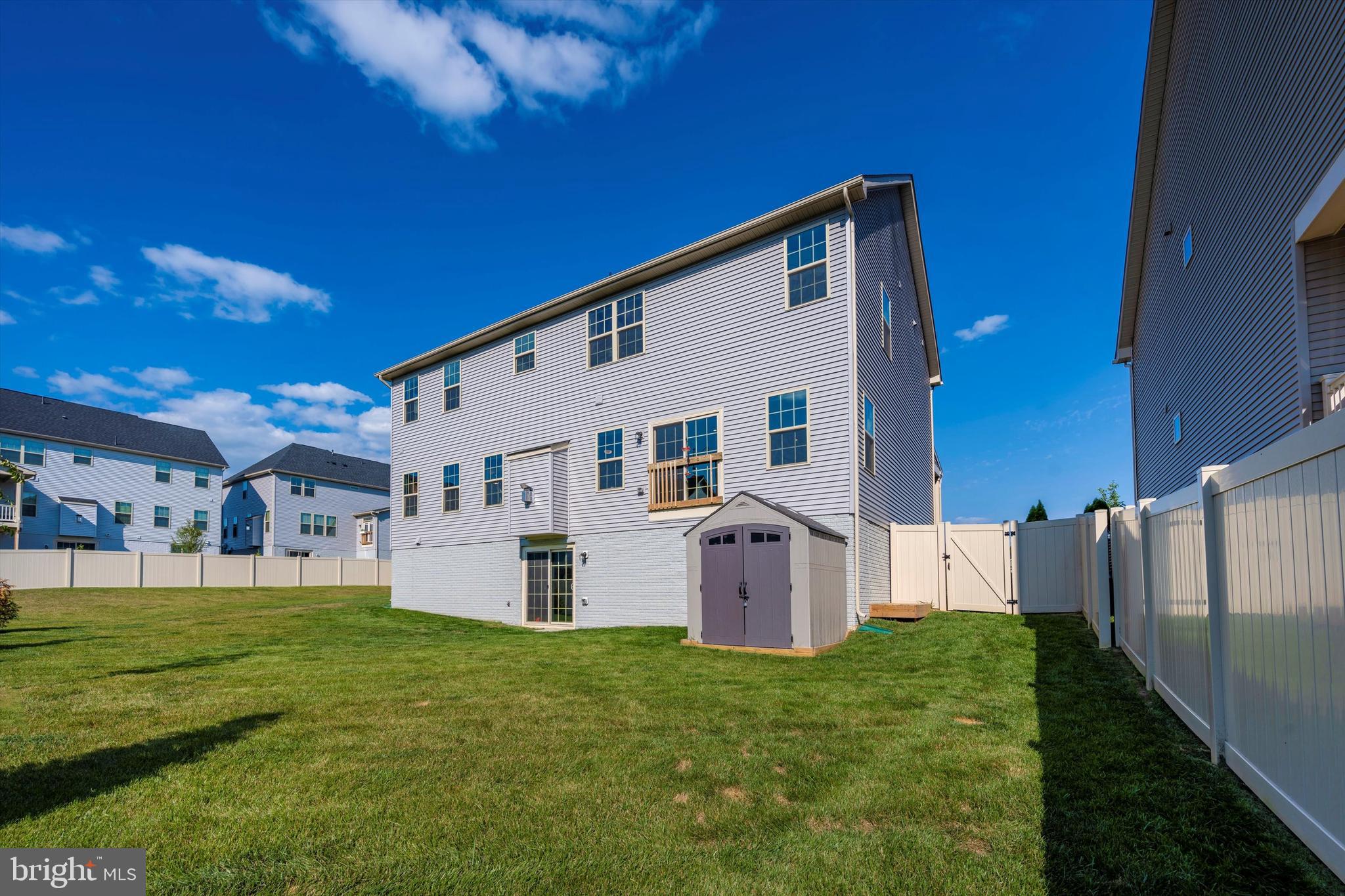 LAKE LINGANORE WOODRIDGE - Residential