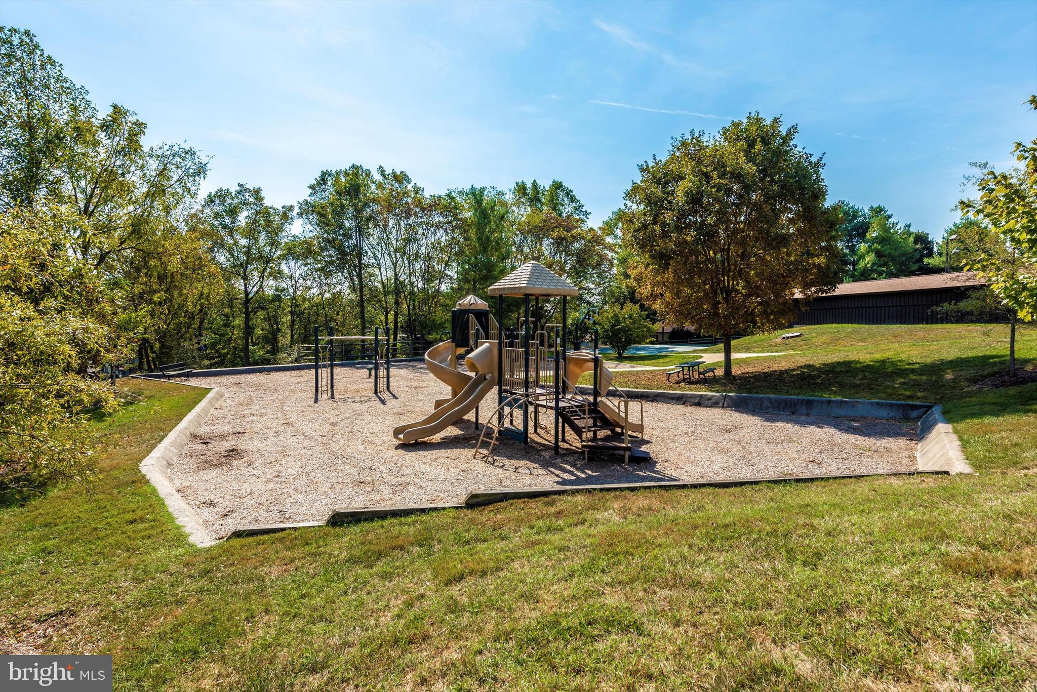 LAKE LINGANORE WOODRIDGE - Residential