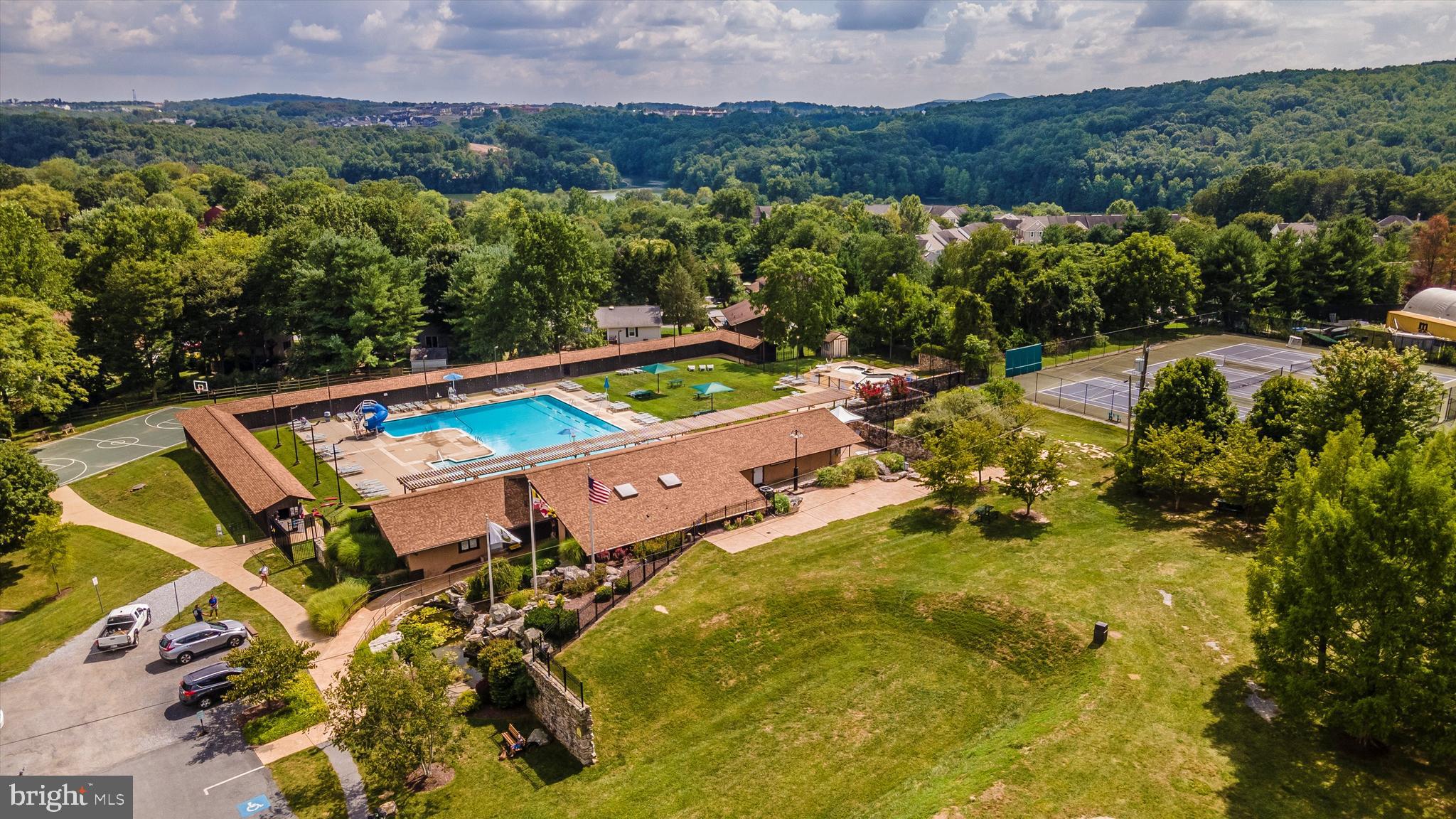 LAKE LINGANORE WOODRIDGE - Residential