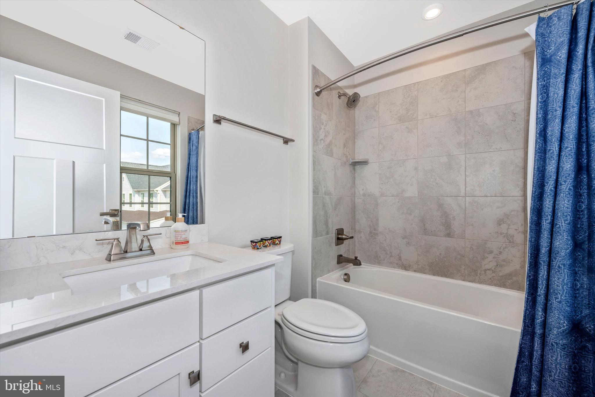 LAKE LINGANORE WOODRIDGE - Residential