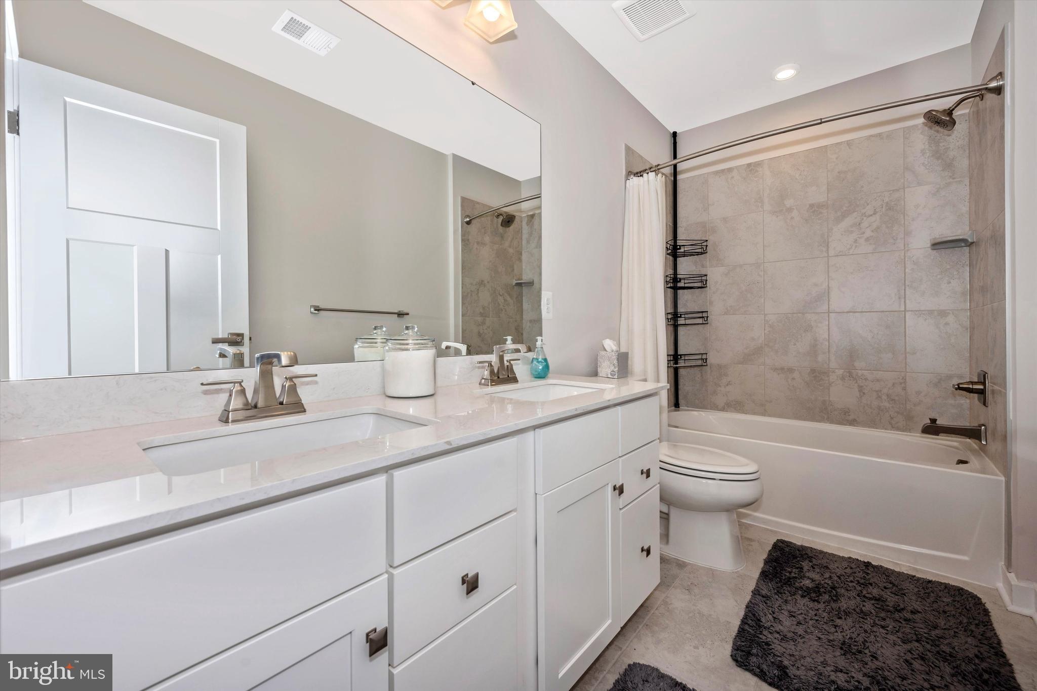 LAKE LINGANORE WOODRIDGE - Residential