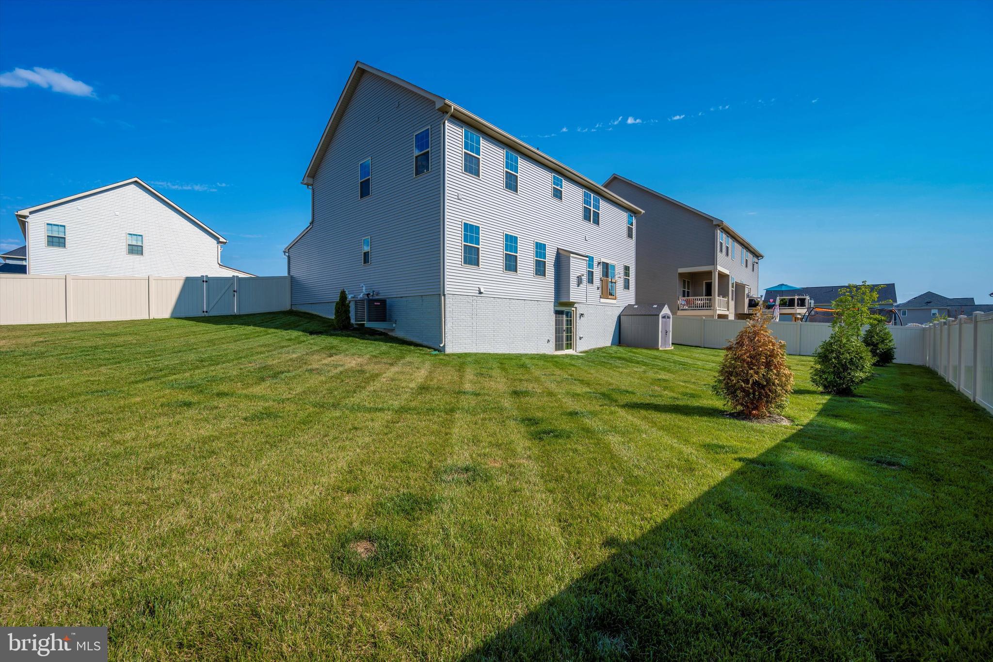 LAKE LINGANORE WOODRIDGE - Residential