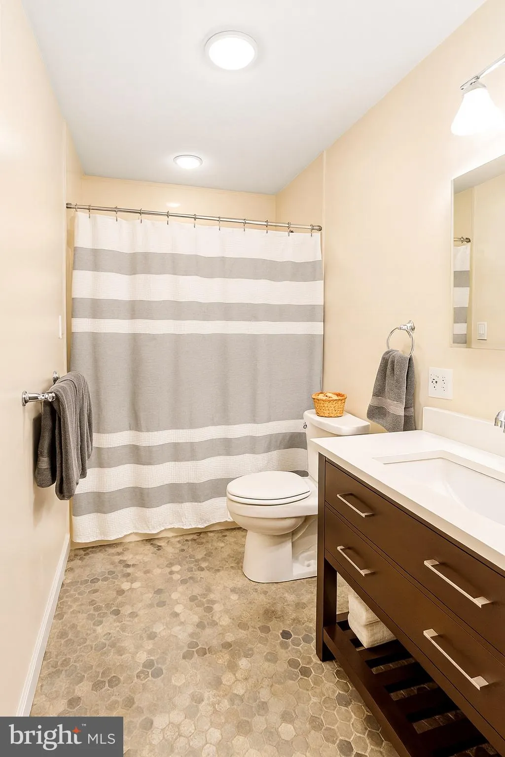 Plymouth Meeting, Pennsylvania 19462, United States, 5 Bedrooms Bedrooms, ,3 BathroomsBathrooms,Residential,Pending,226549