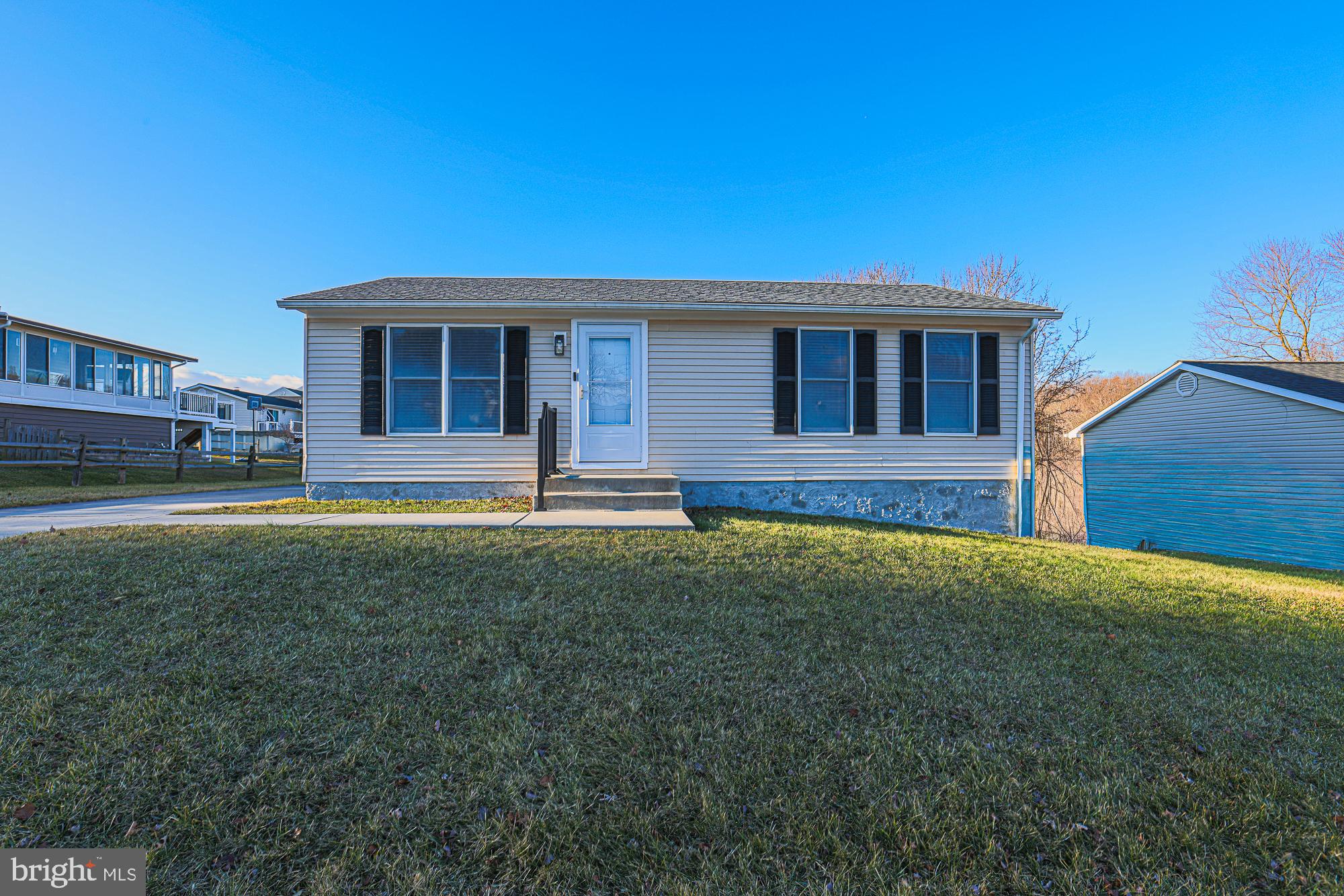 GOLDEN ACRES - Residential