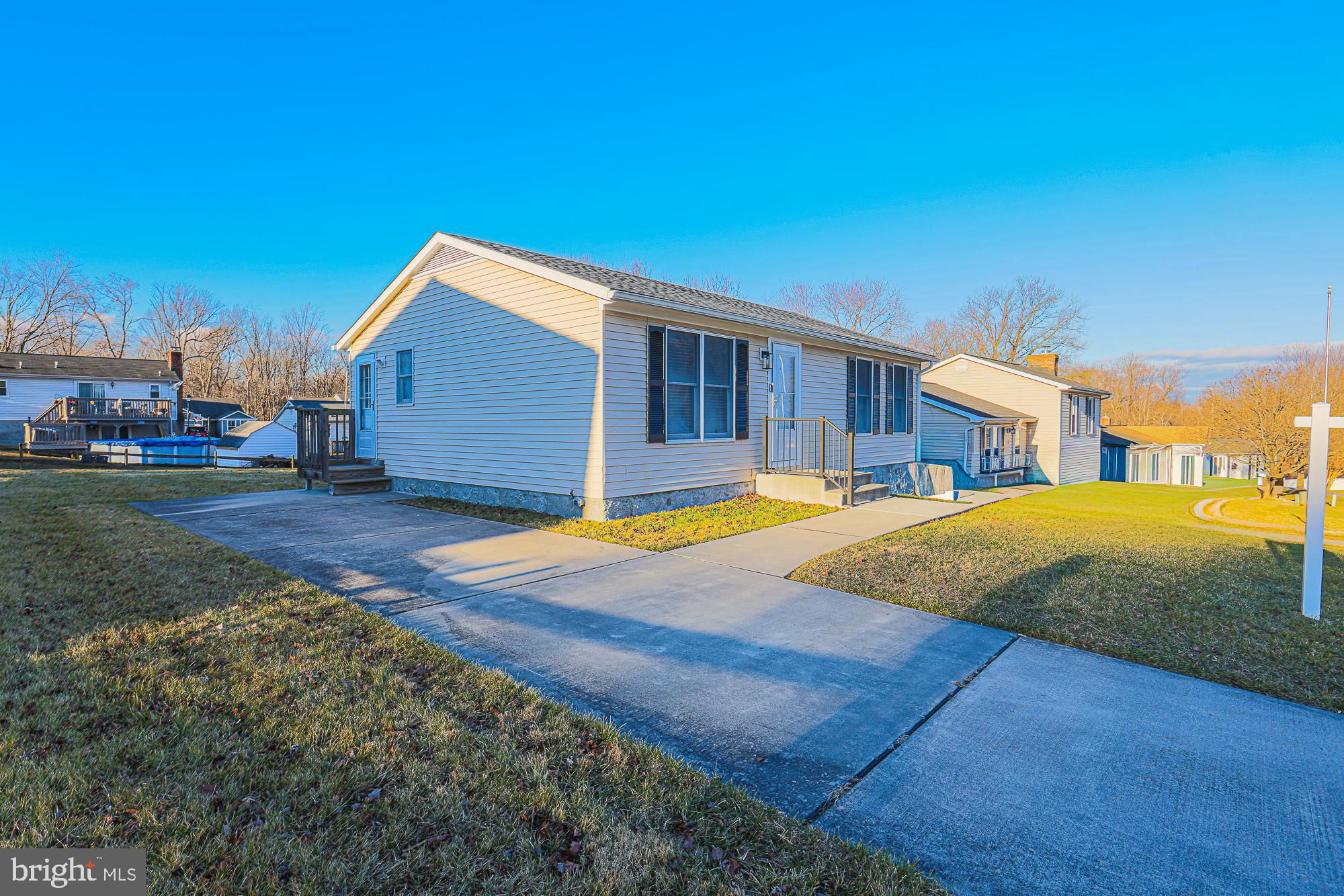 GOLDEN ACRES - Residential