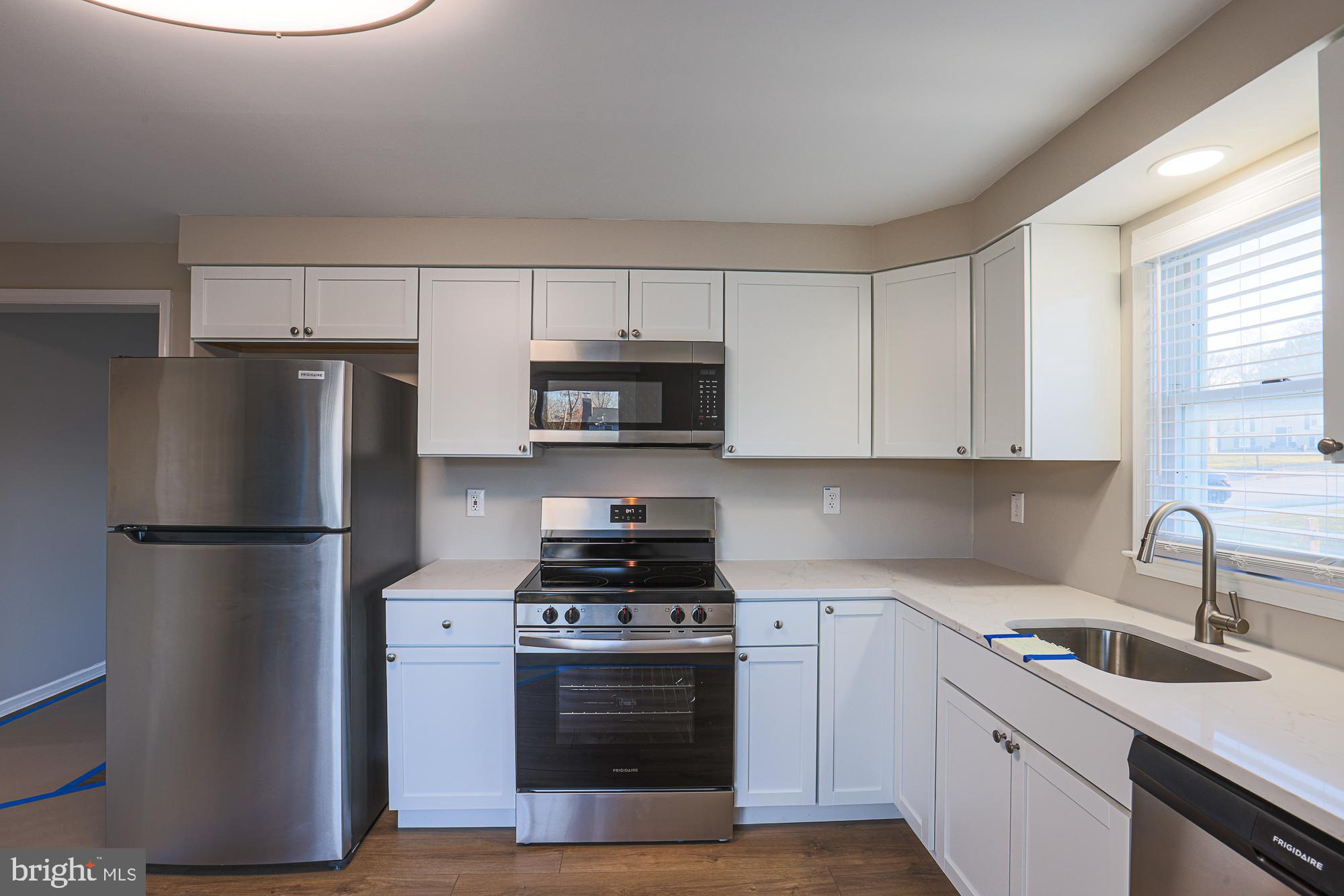 GOLDEN ACRES - Residential