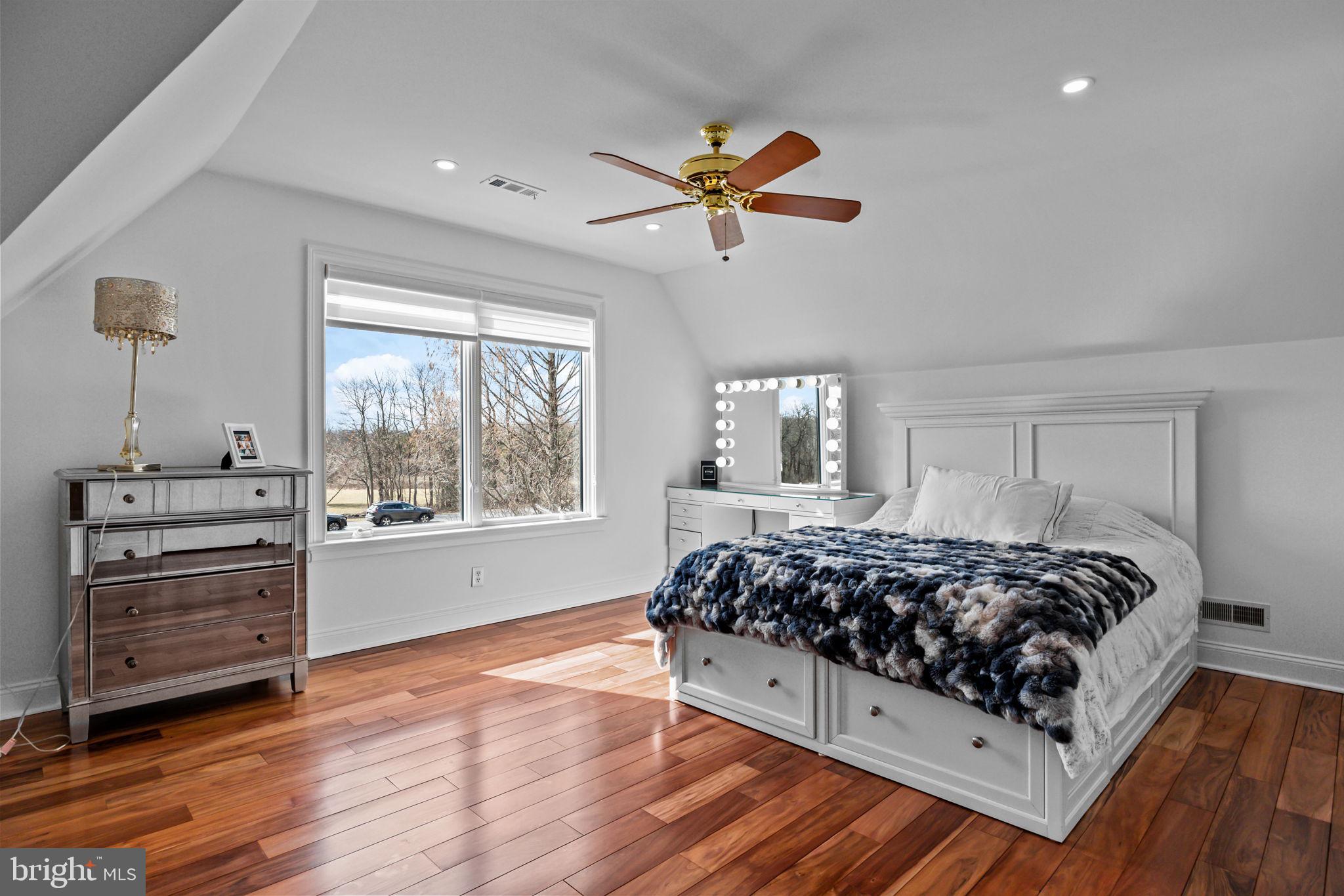 WHITE GATE - Residential