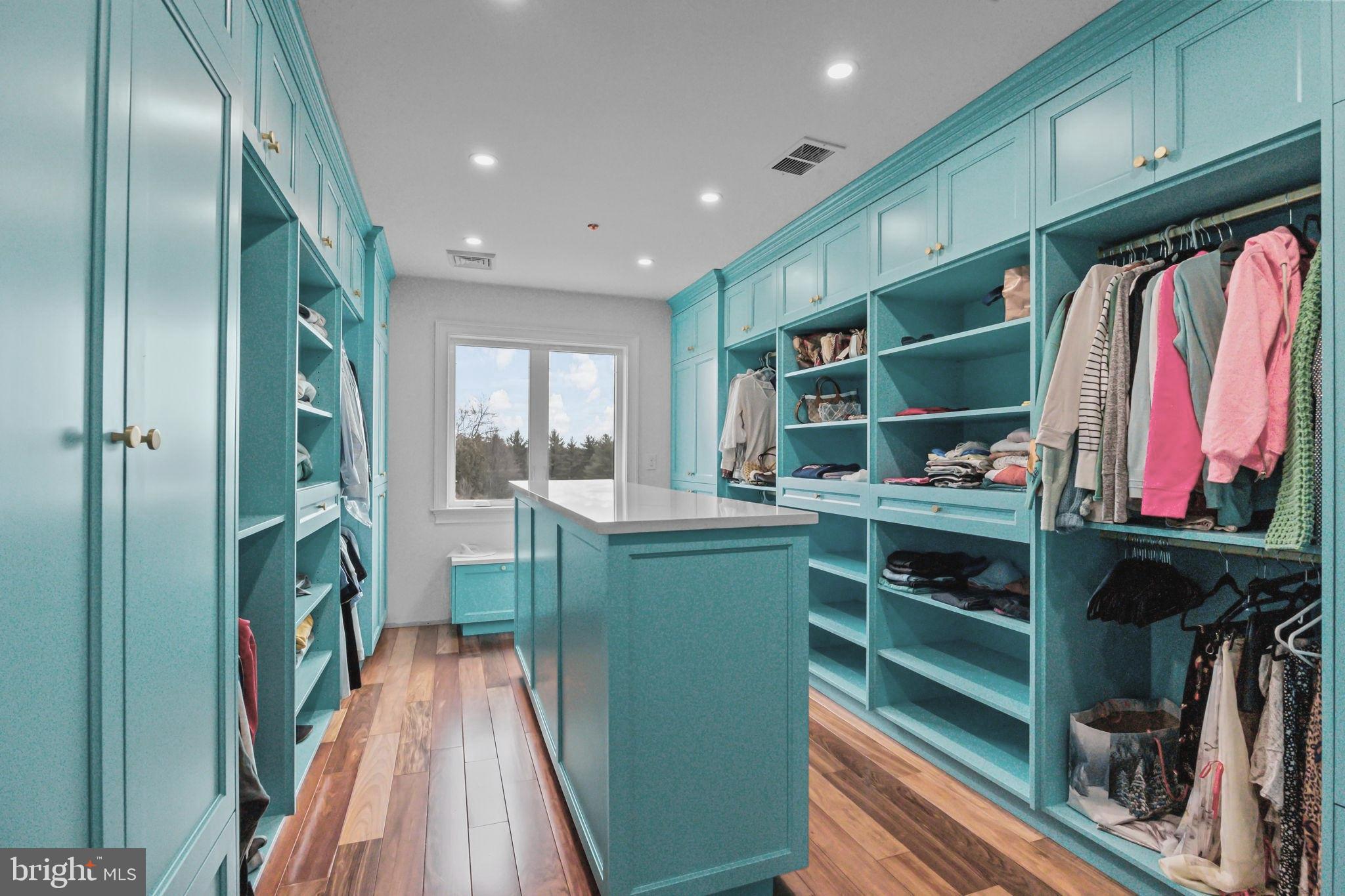 WHITE GATE - Residential