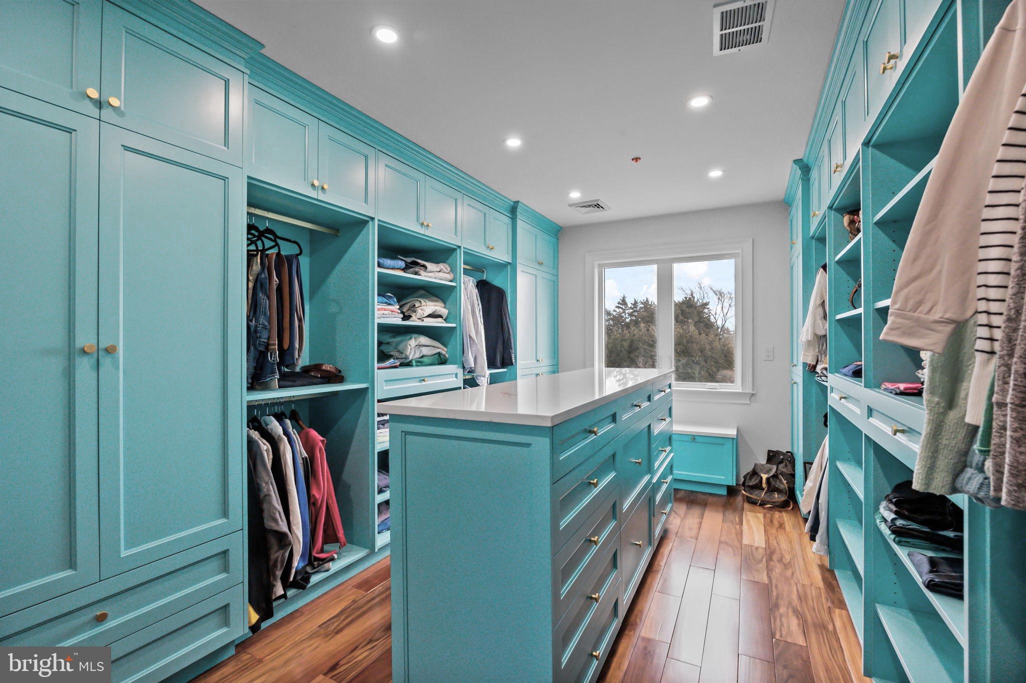 WHITE GATE - Residential