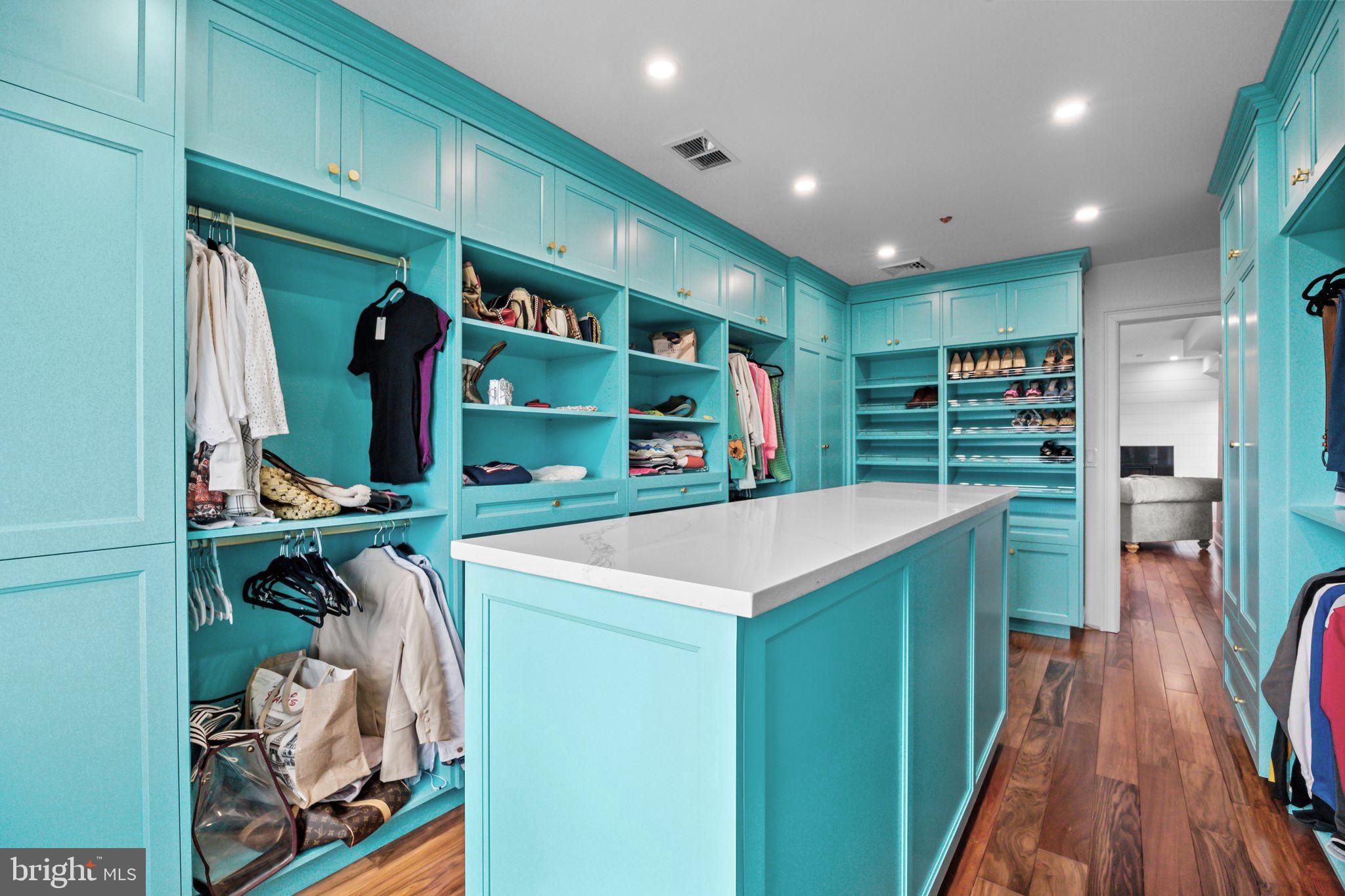 WHITE GATE - Residential