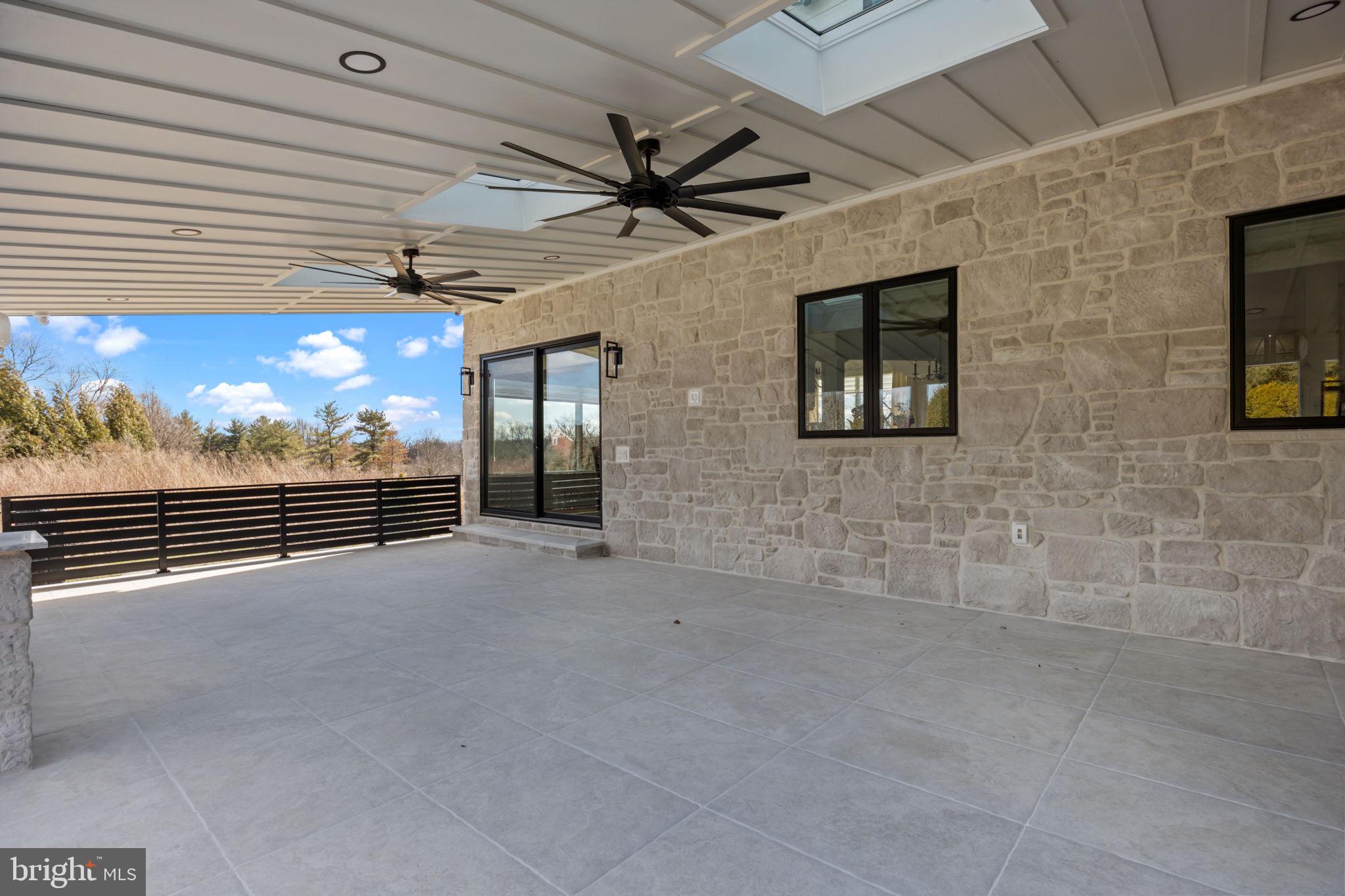 WHITE GATE - Residential