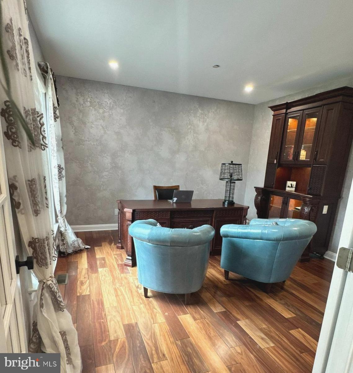 WHITE GATE - Residential