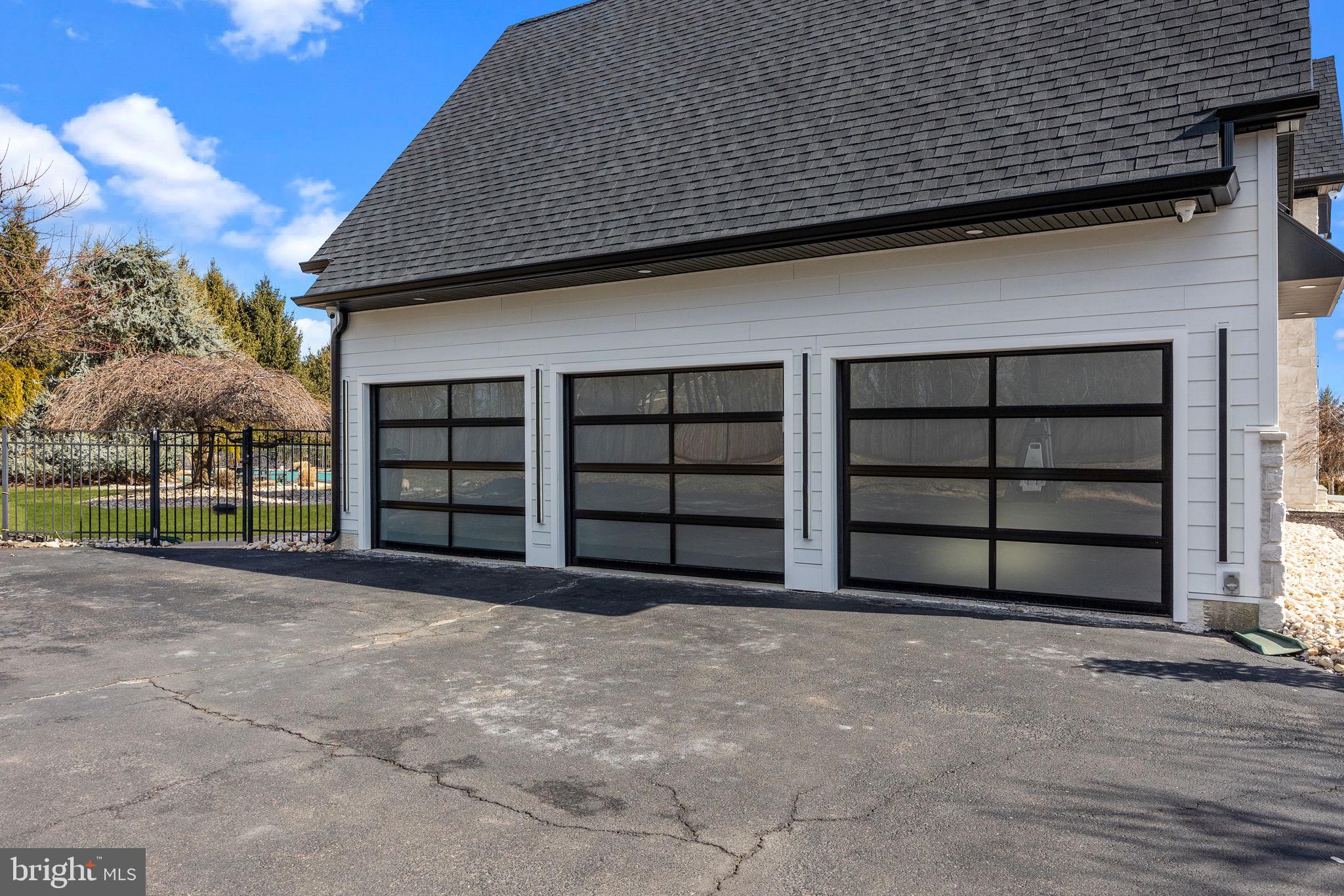 WHITE GATE - Residential