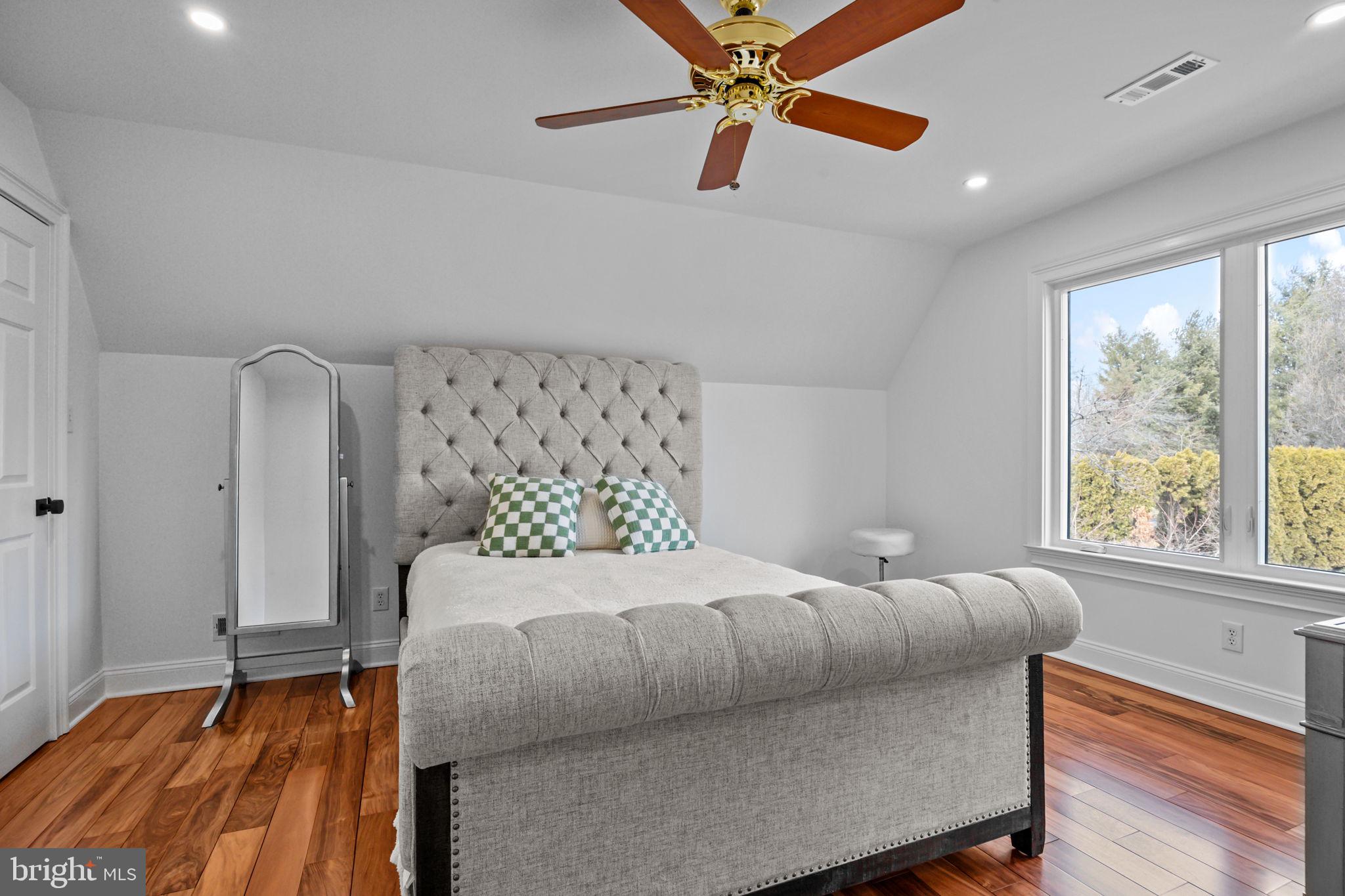 WHITE GATE - Residential