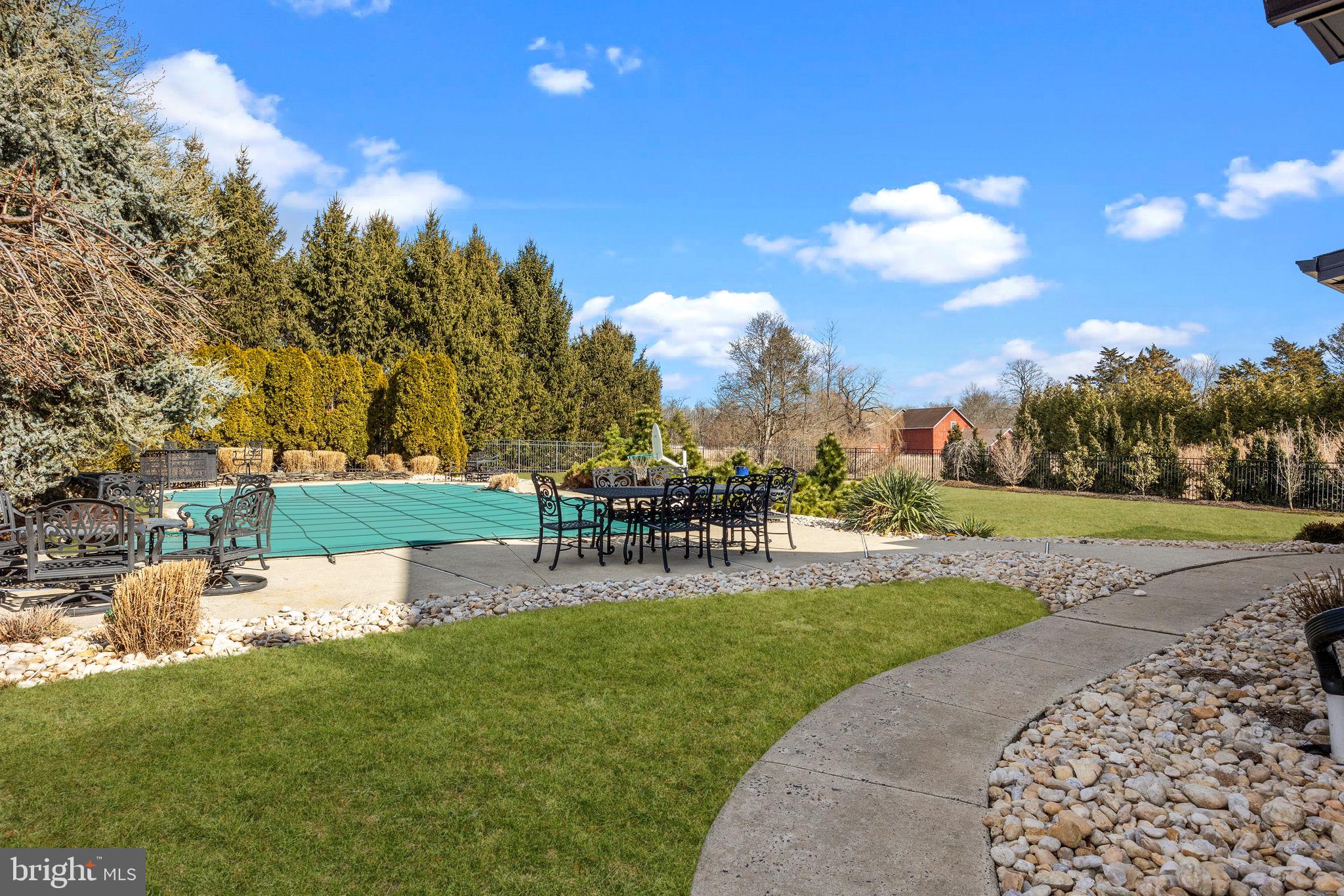 WHITE GATE - Residential