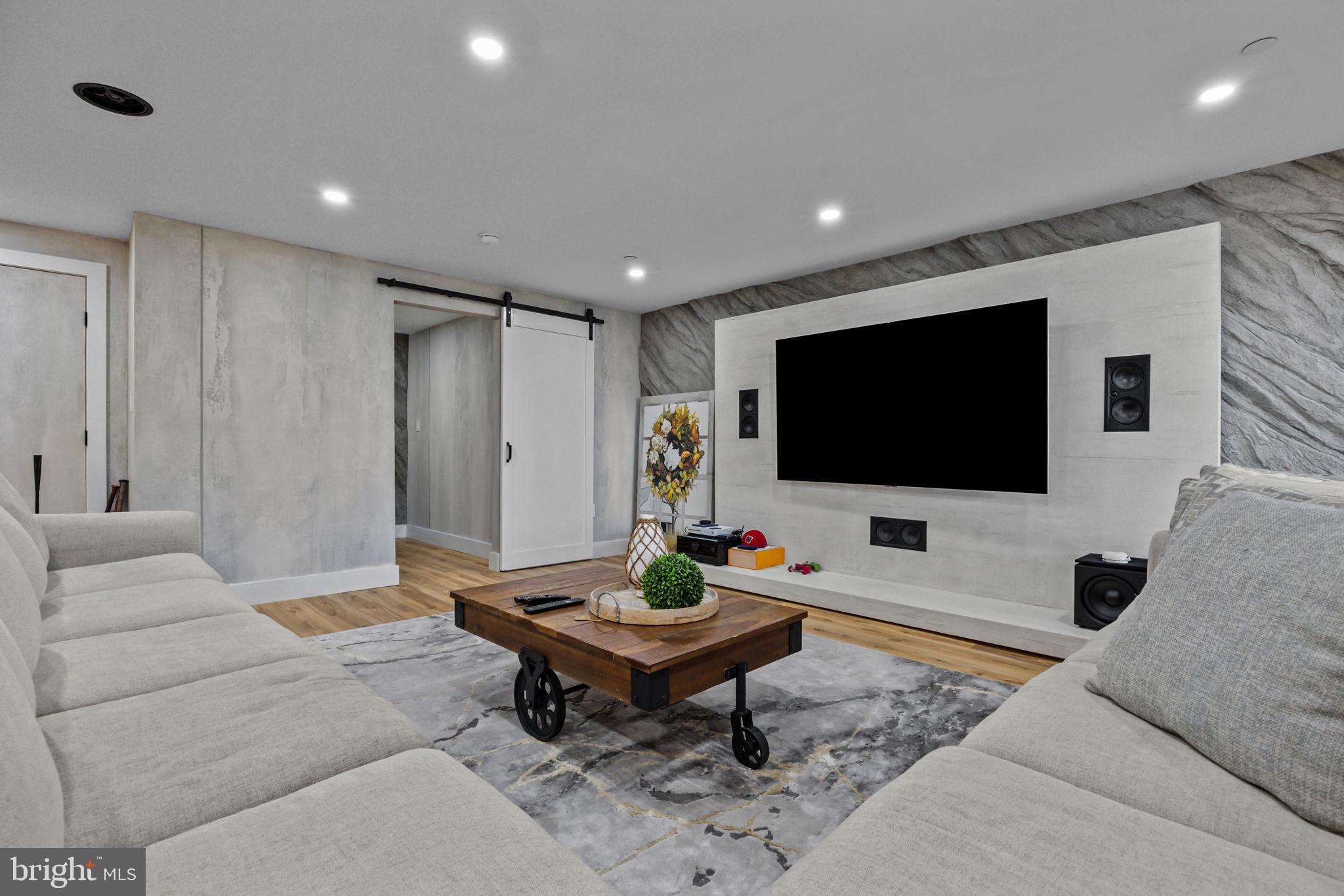 WHITE GATE - Residential