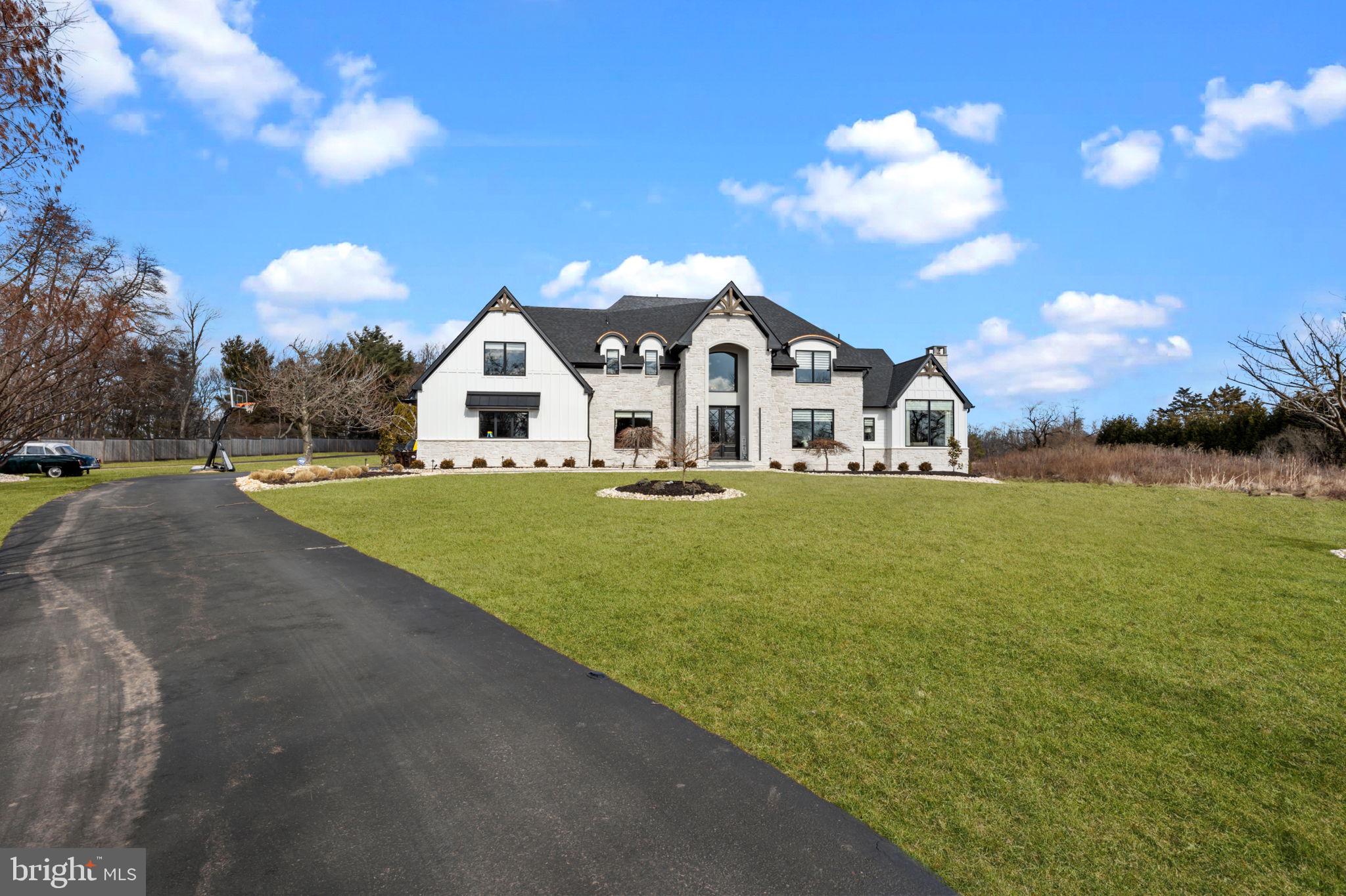 WHITE GATE - Residential